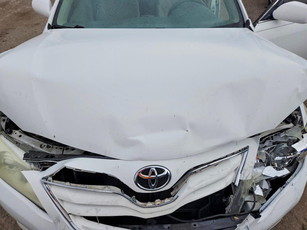 2011 Toyota Camry Base Белый vin: 4T1BF3EK6BU581739