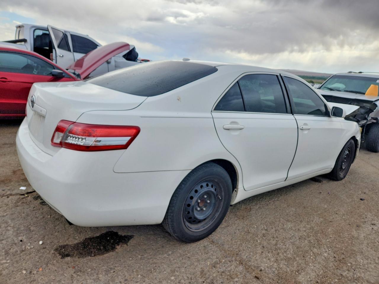 2011 Toyota Camry Base Белый vin: 4T1BF3EK6BU581739
