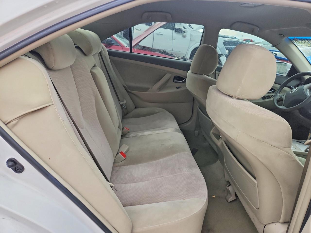 2011 Toyota Camry Base Белый vin: 4T1BF3EK6BU581739