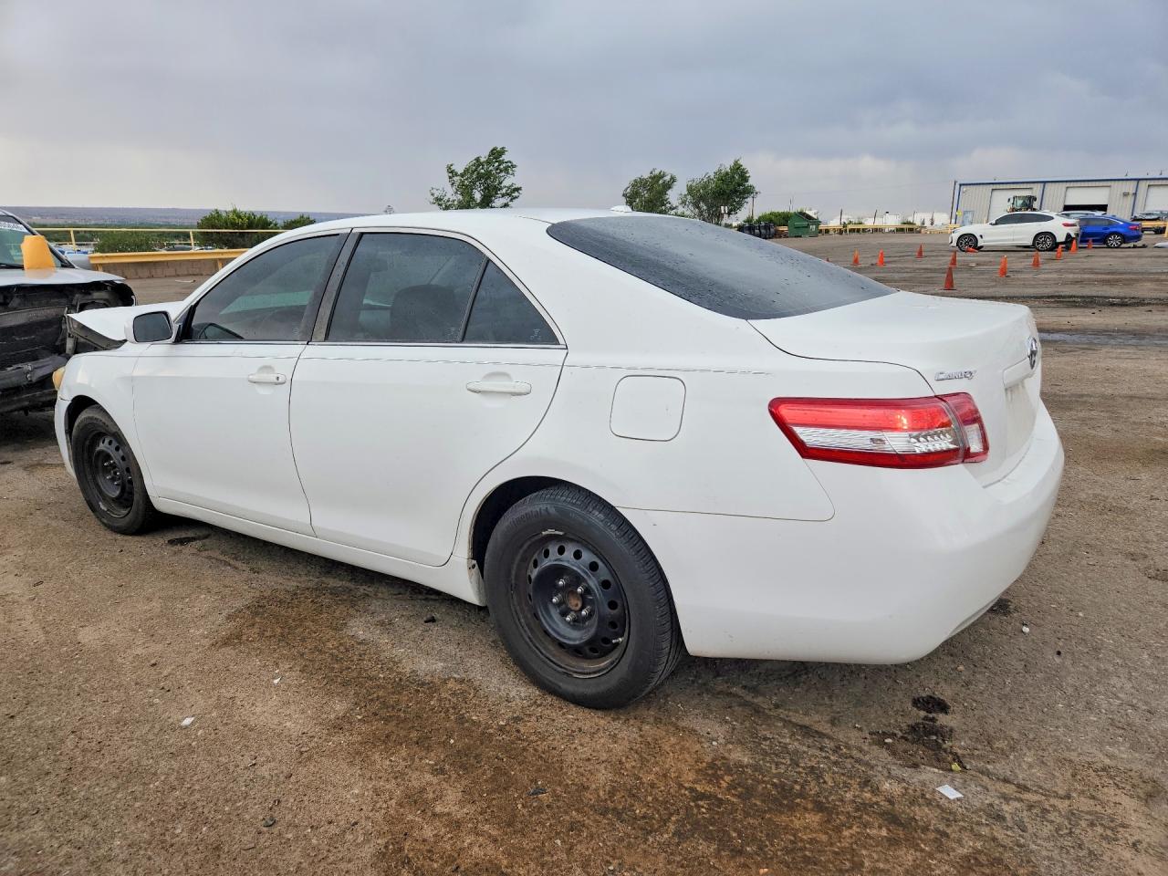 2011 Toyota Camry Base Белый vin: 4T1BF3EK6BU581739