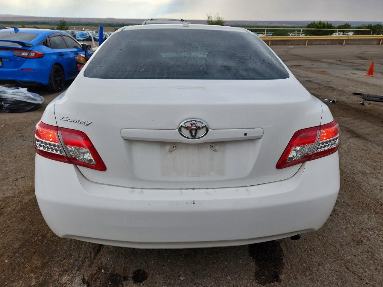 2011 Toyota Camry Base Белый vin: 4T1BF3EK6BU581739