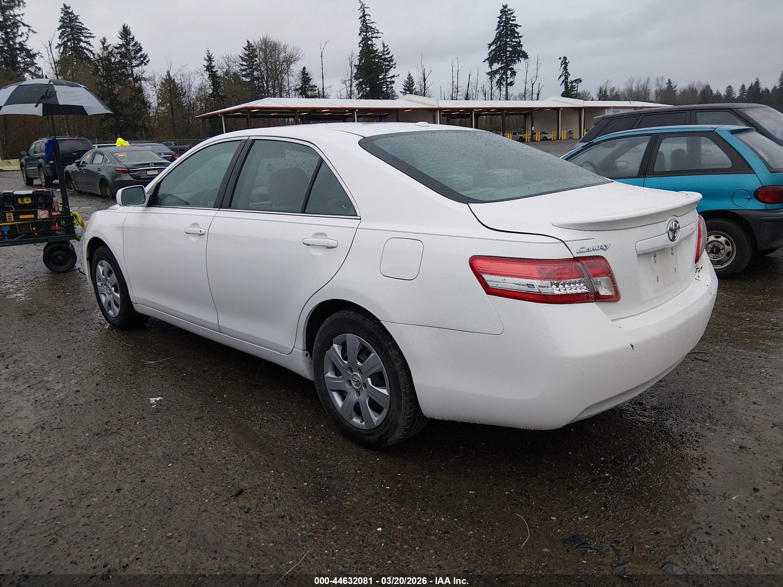 2011 Toyota Camry Le White vin: 4T1BF3EK6BU585418