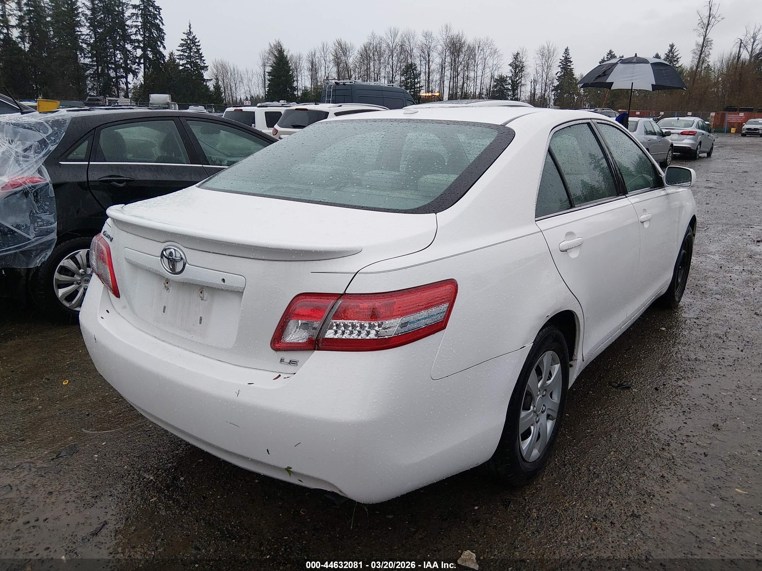 2011 Toyota Camry Le White vin: 4T1BF3EK6BU585418