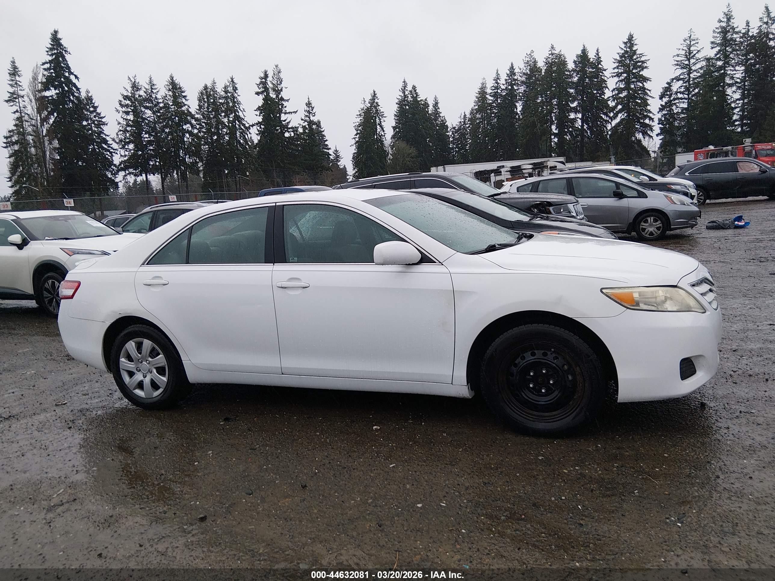 2011 Toyota Camry Le White vin: 4T1BF3EK6BU585418