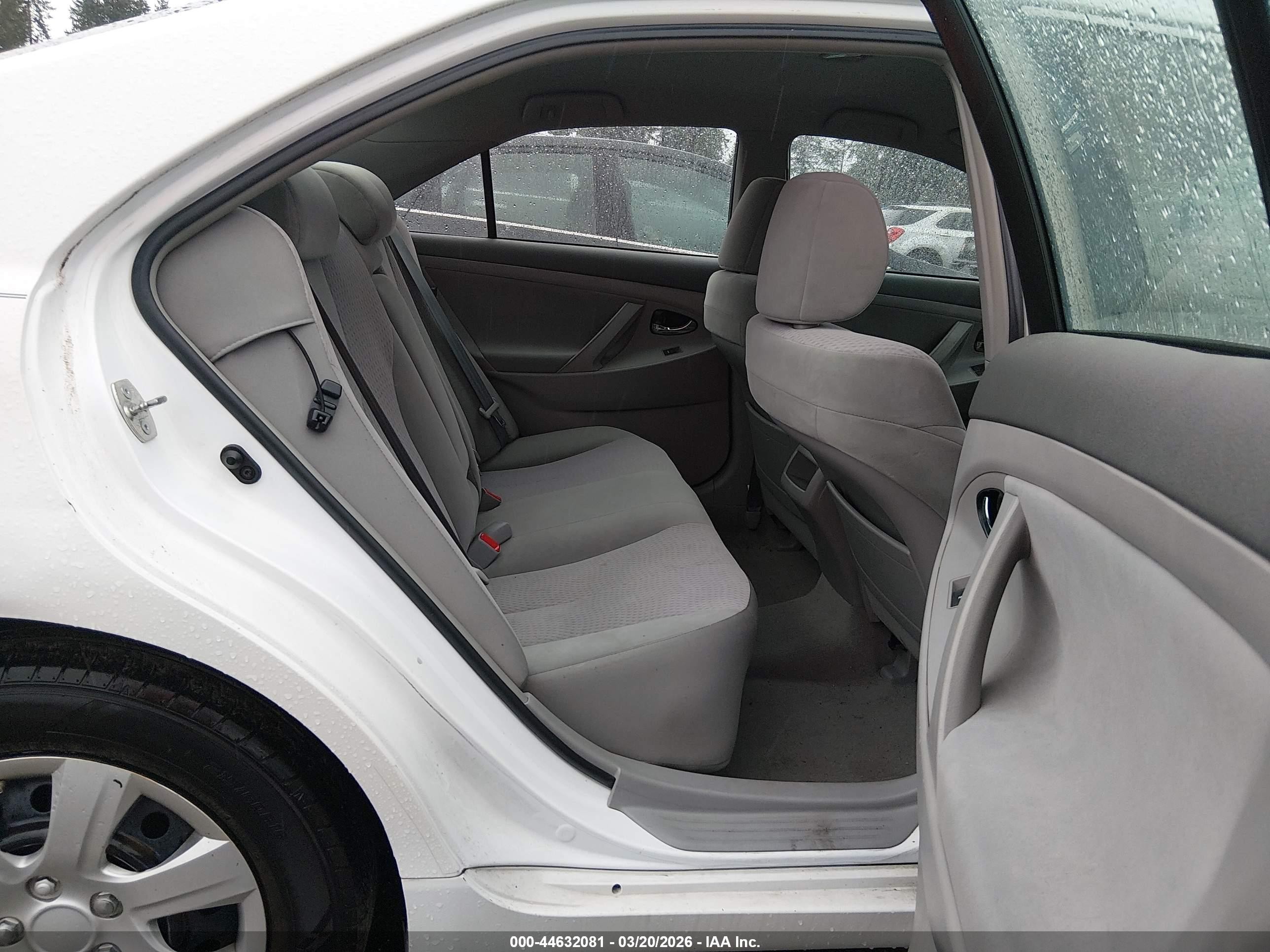 2011 Toyota Camry Le White vin: 4T1BF3EK6BU585418