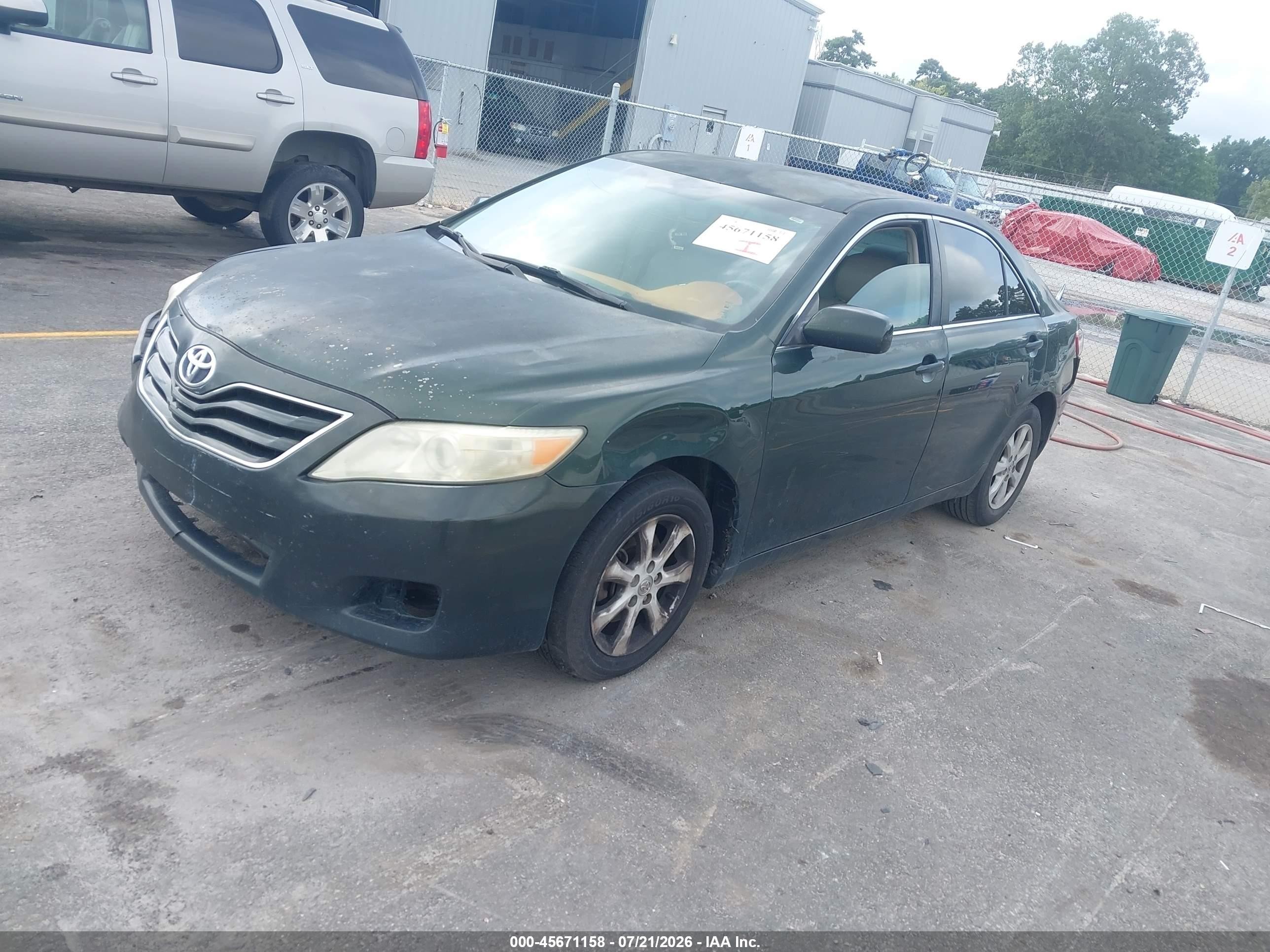 2011 Toyota Camry Le Green vin: 4T1BF3EK6BU587895