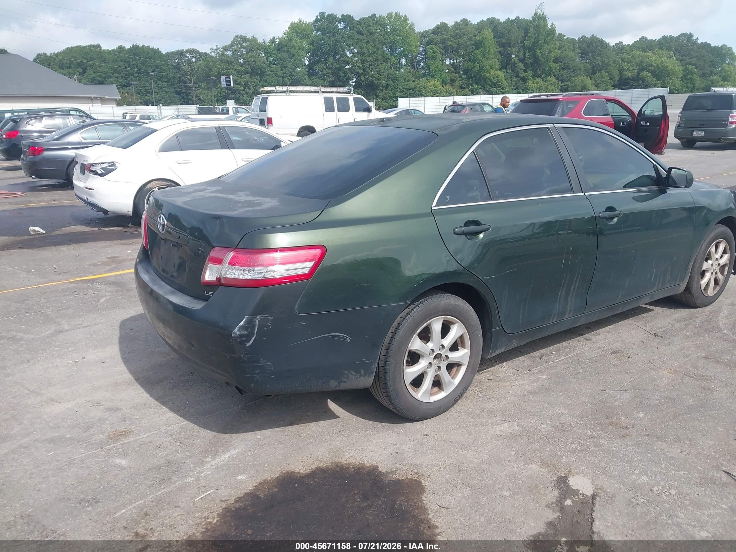 2011 Toyota Camry Le Green vin: 4T1BF3EK6BU587895