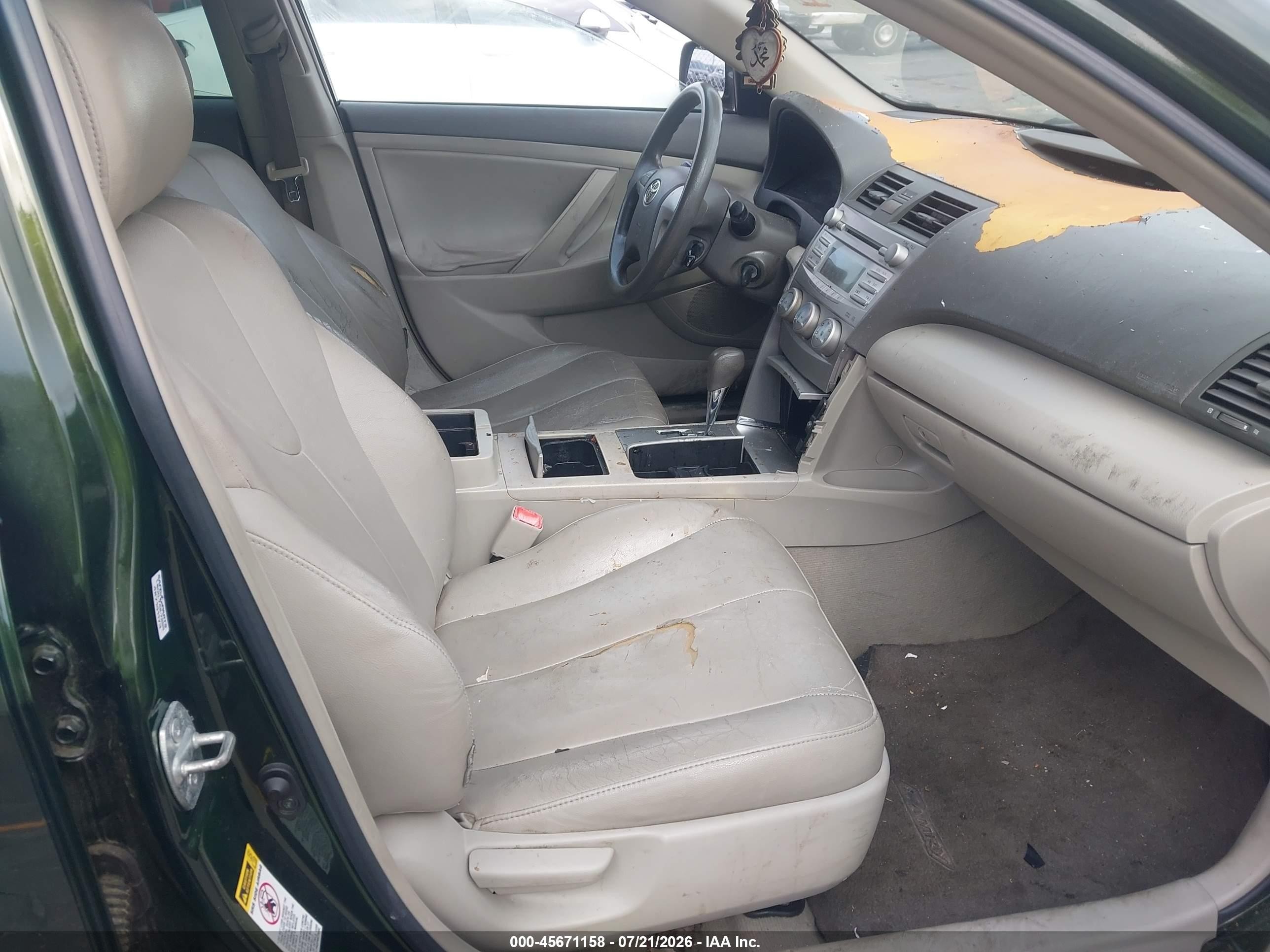 2011 Toyota Camry Le Green vin: 4T1BF3EK6BU587895