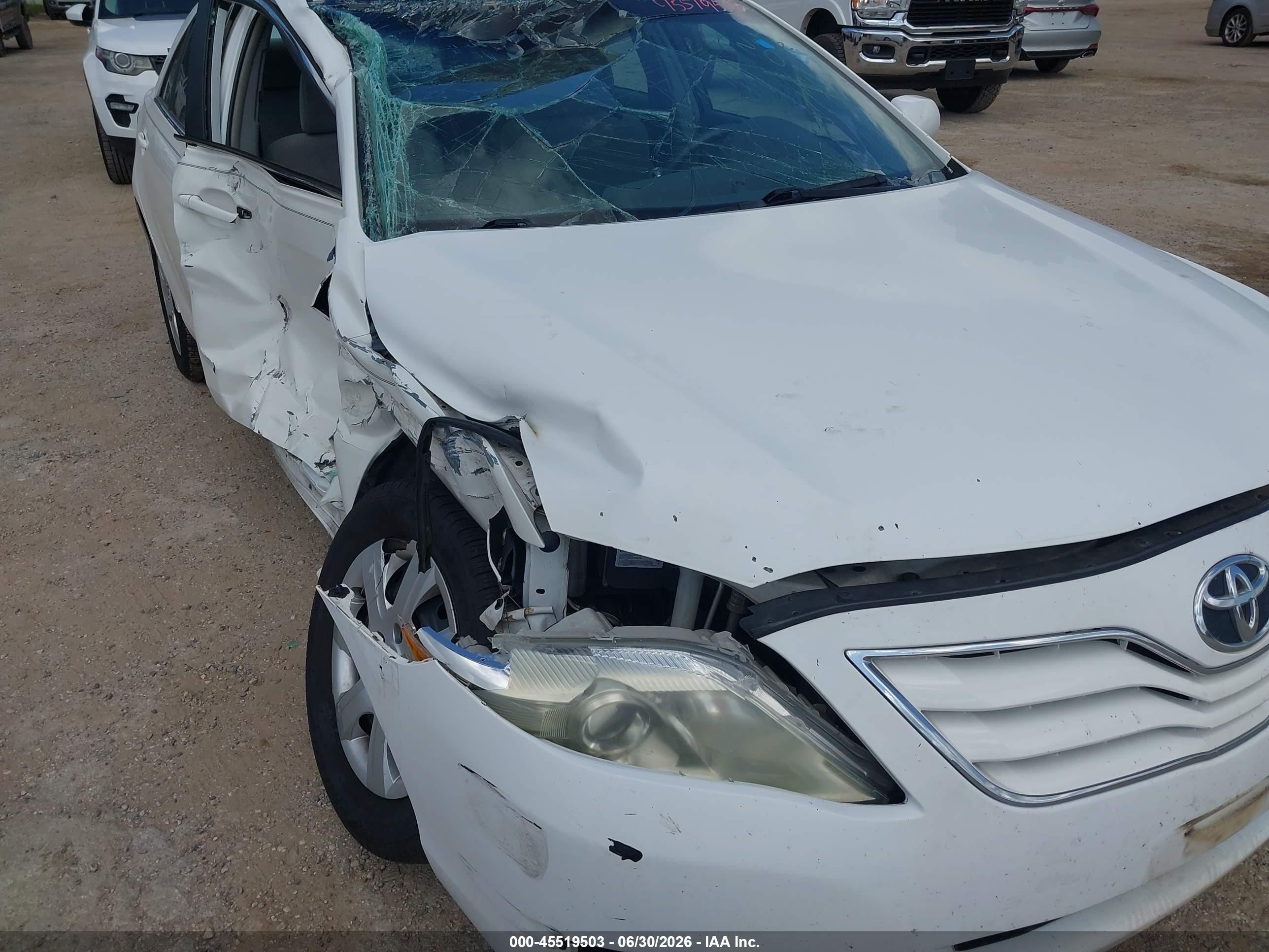 2011 Toyota Camry Le White vin: 4T1BF3EK6BU596547