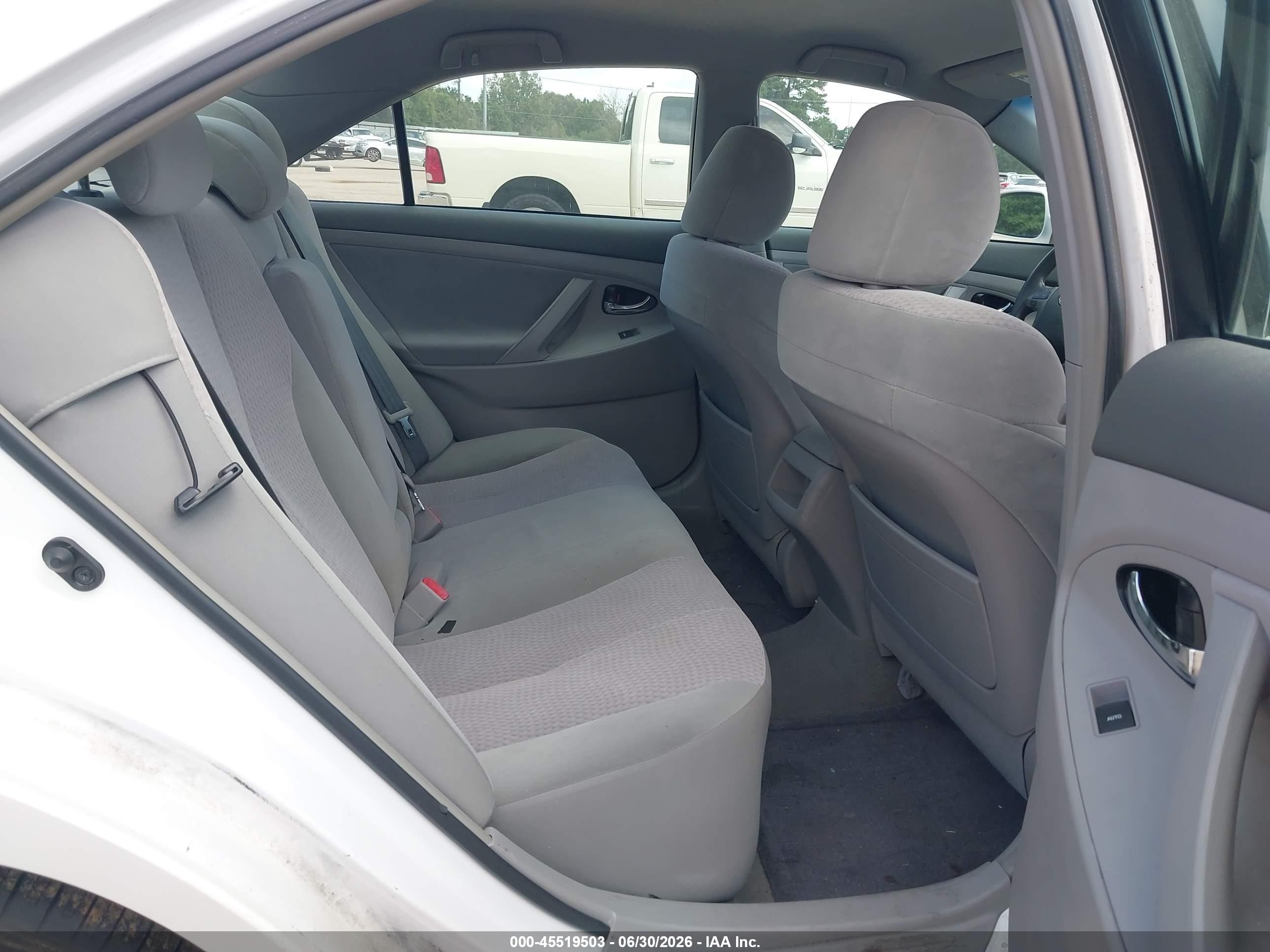 2011 Toyota Camry Le White vin: 4T1BF3EK6BU596547