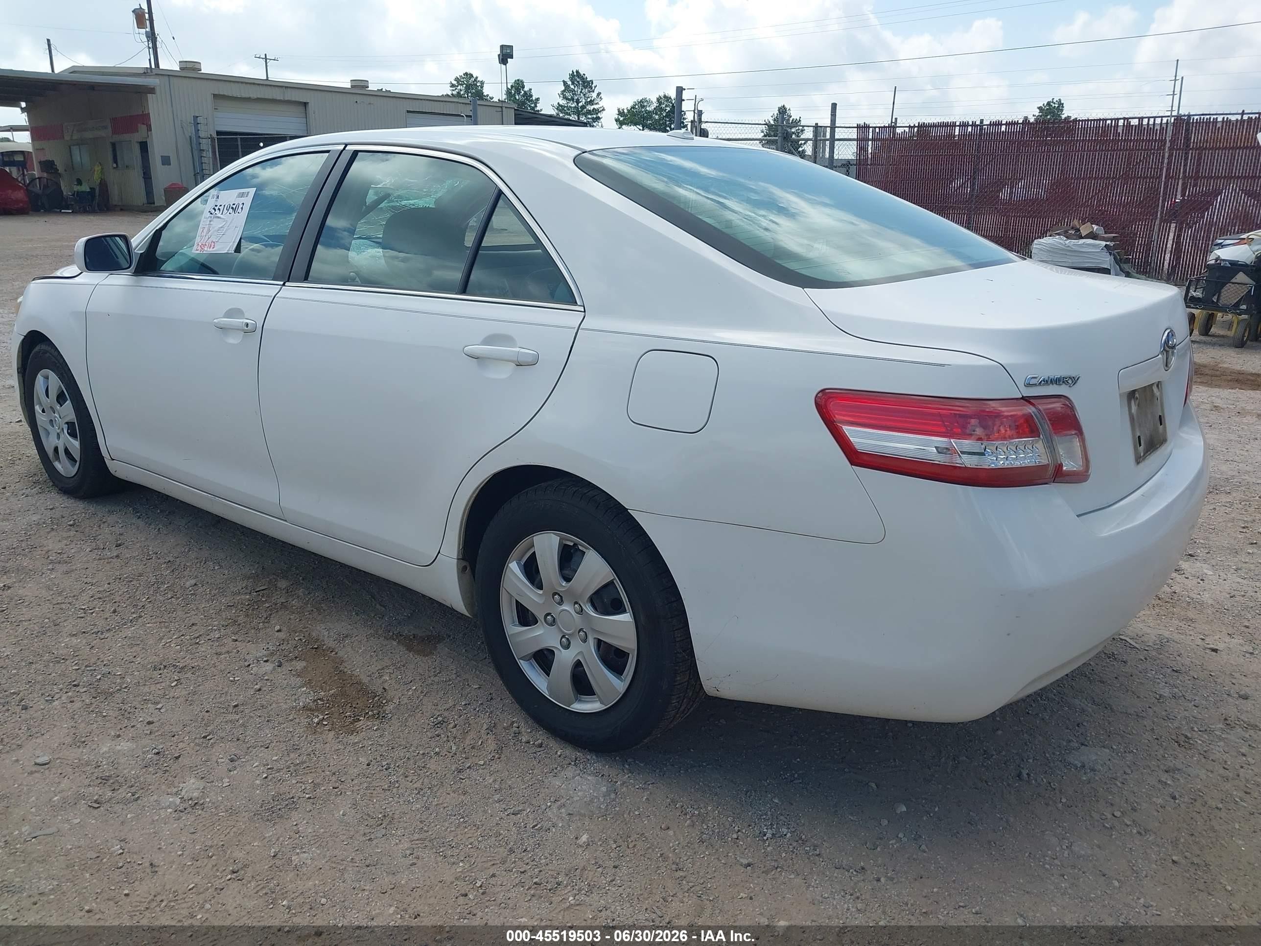 2011 Toyota Camry Le White vin: 4T1BF3EK6BU596547