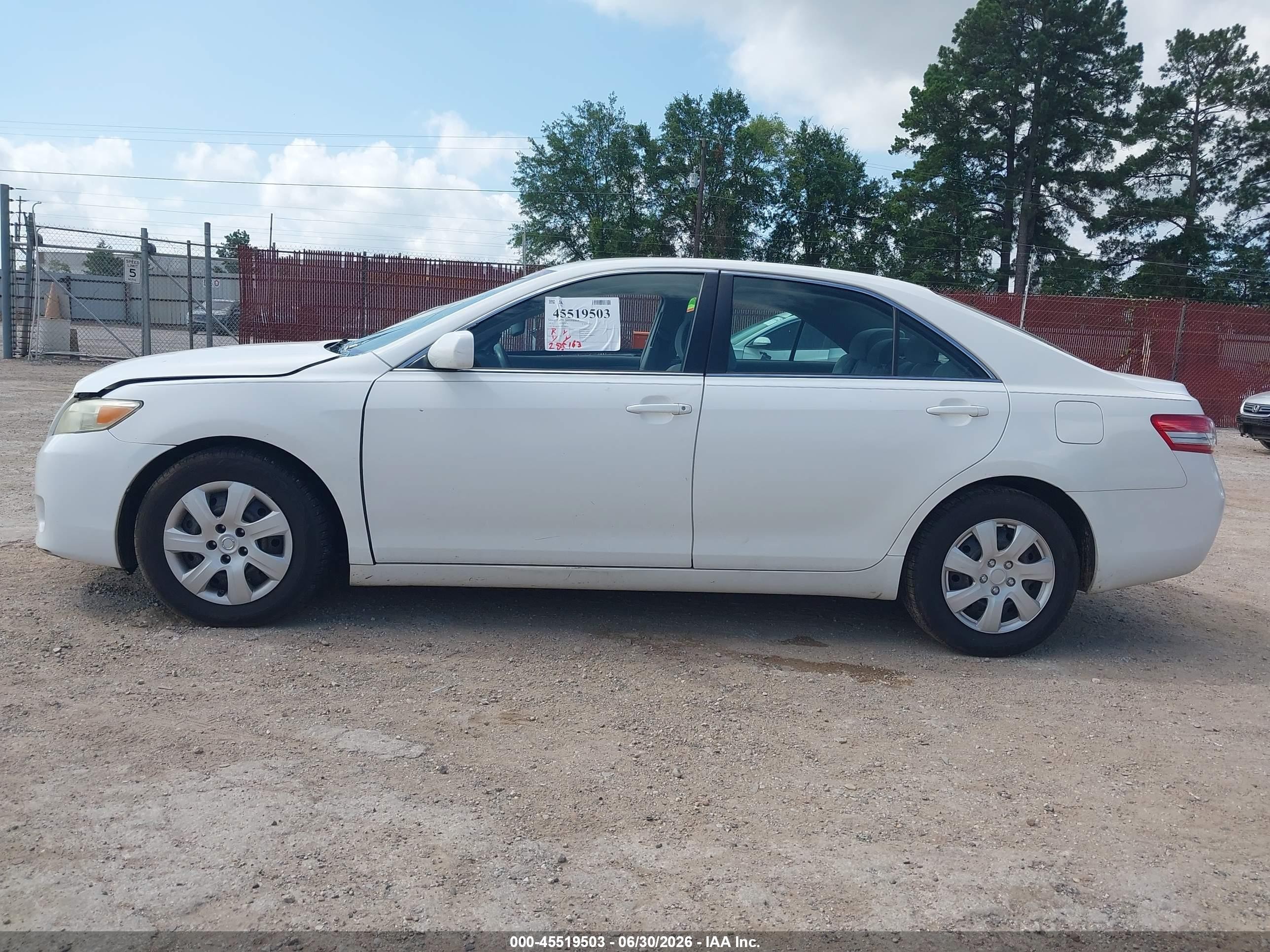 2011 Toyota Camry Le White vin: 4T1BF3EK6BU596547