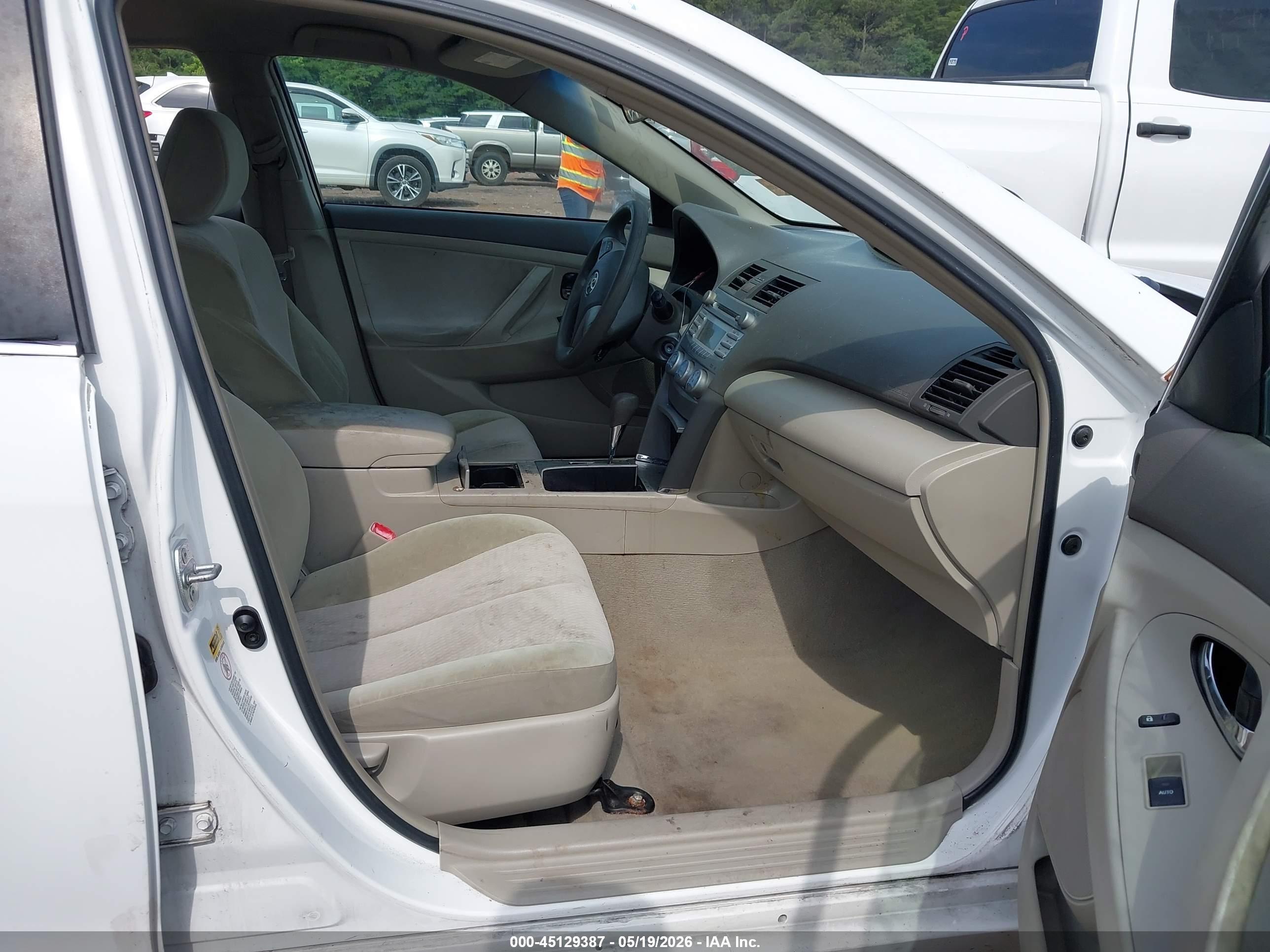 2011 Toyota Camry   White vin: 4T1BF3EK6BU596824