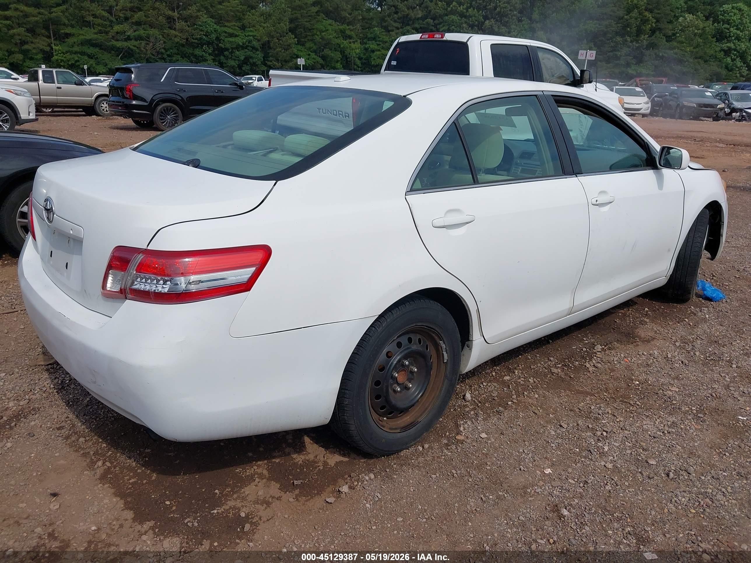 2011 Toyota Camry   White vin: 4T1BF3EK6BU596824