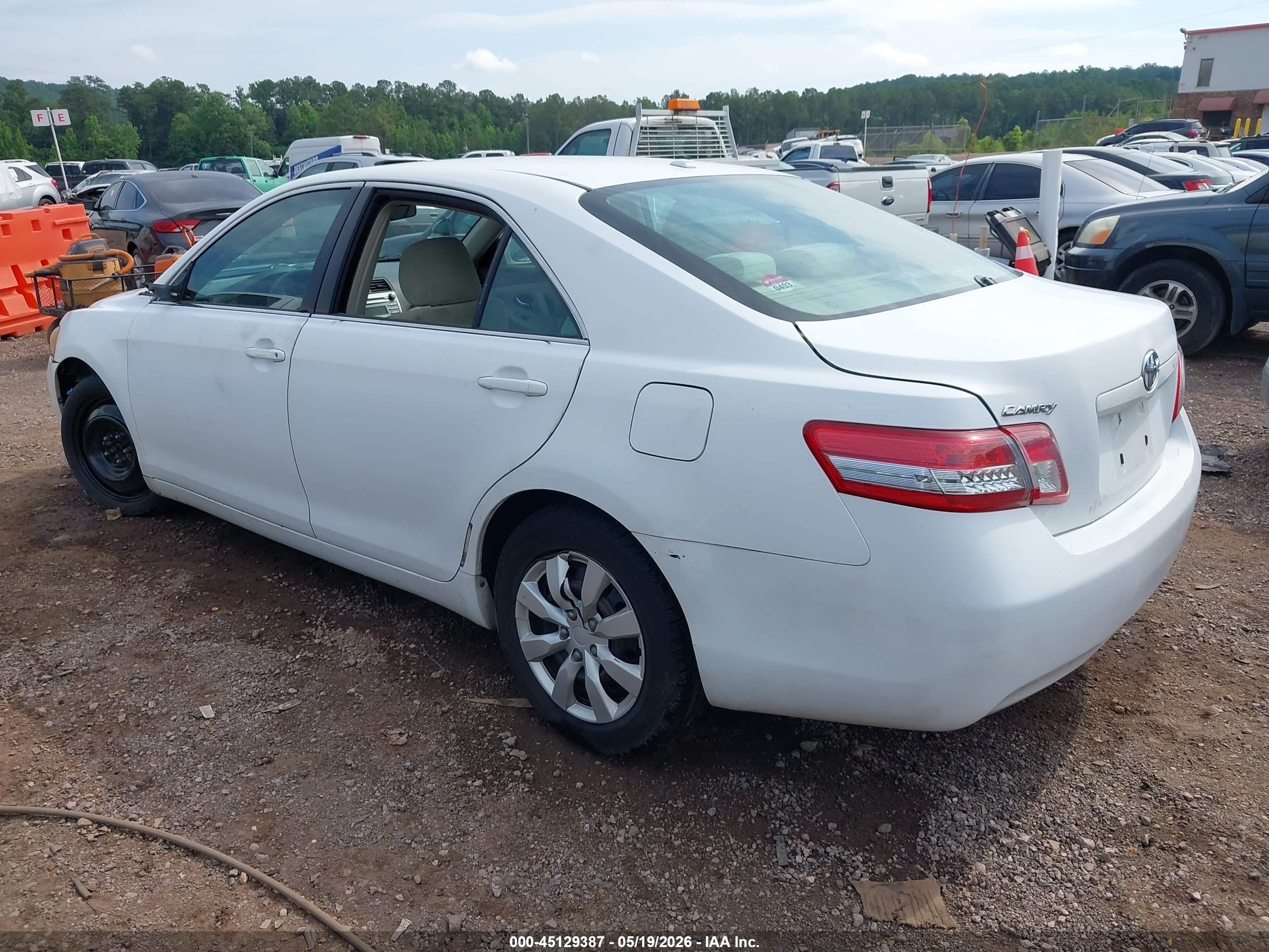 2011 Toyota Camry   White vin: 4T1BF3EK6BU596824