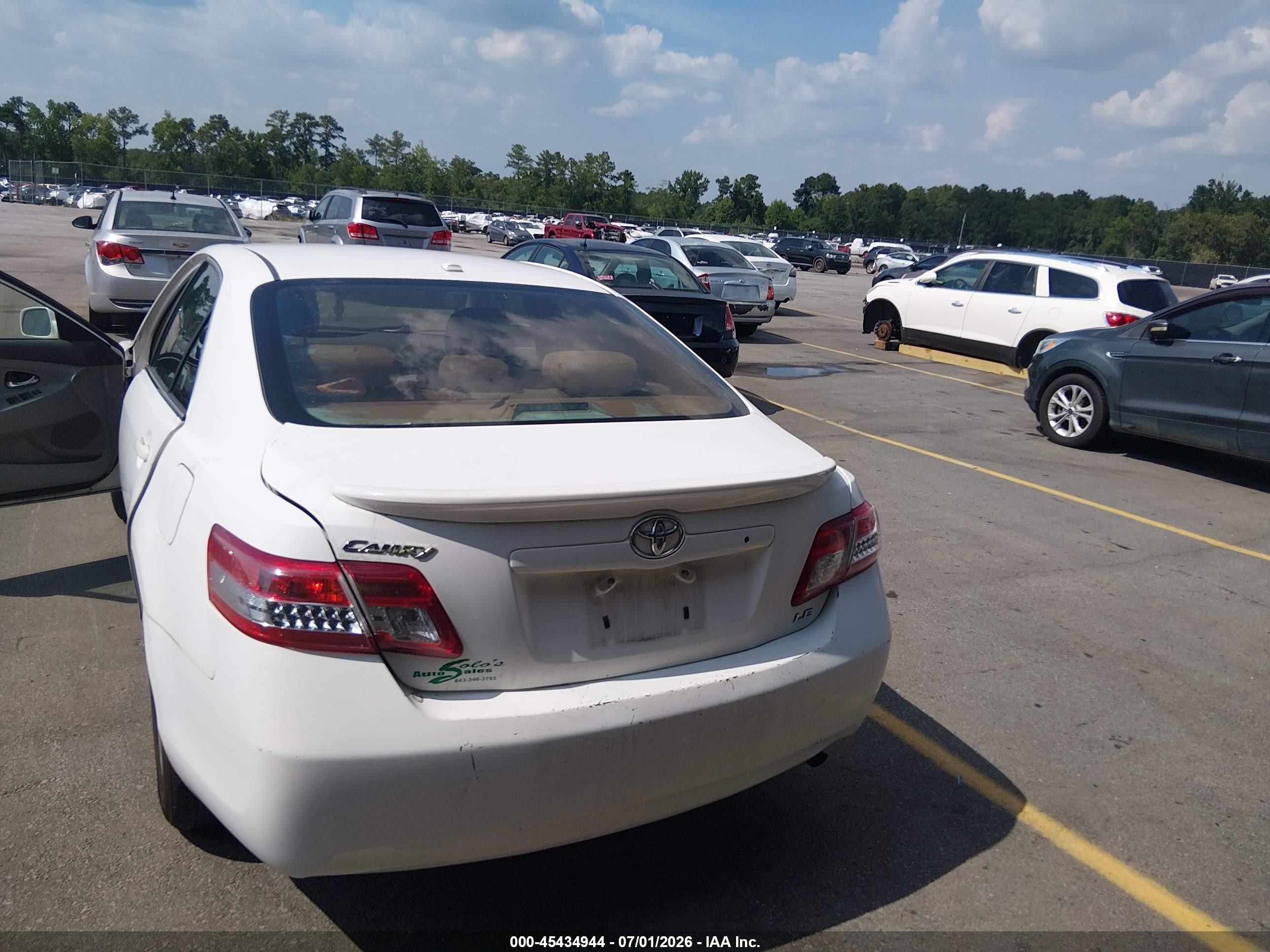 2011 Toyota Camry Le White vin: 4T1BF3EK6BU606297