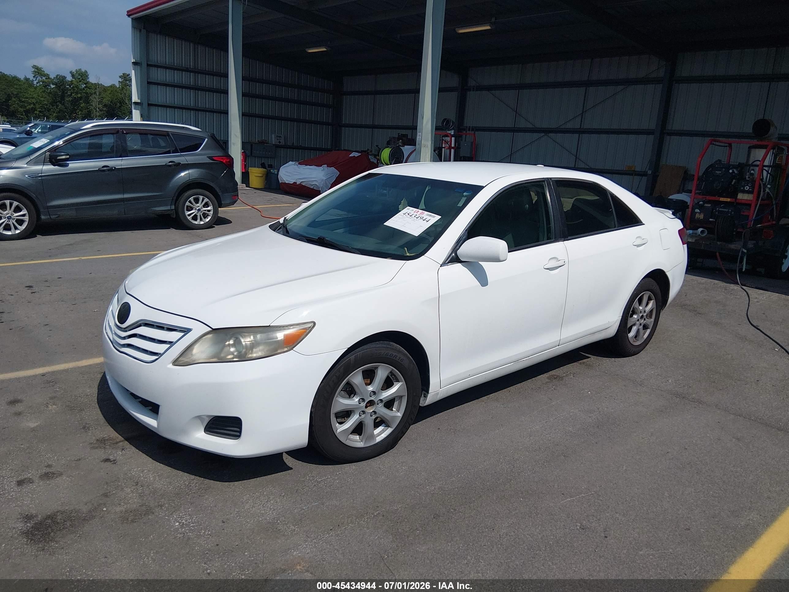 2011 Toyota Camry Le White vin: 4T1BF3EK6BU606297