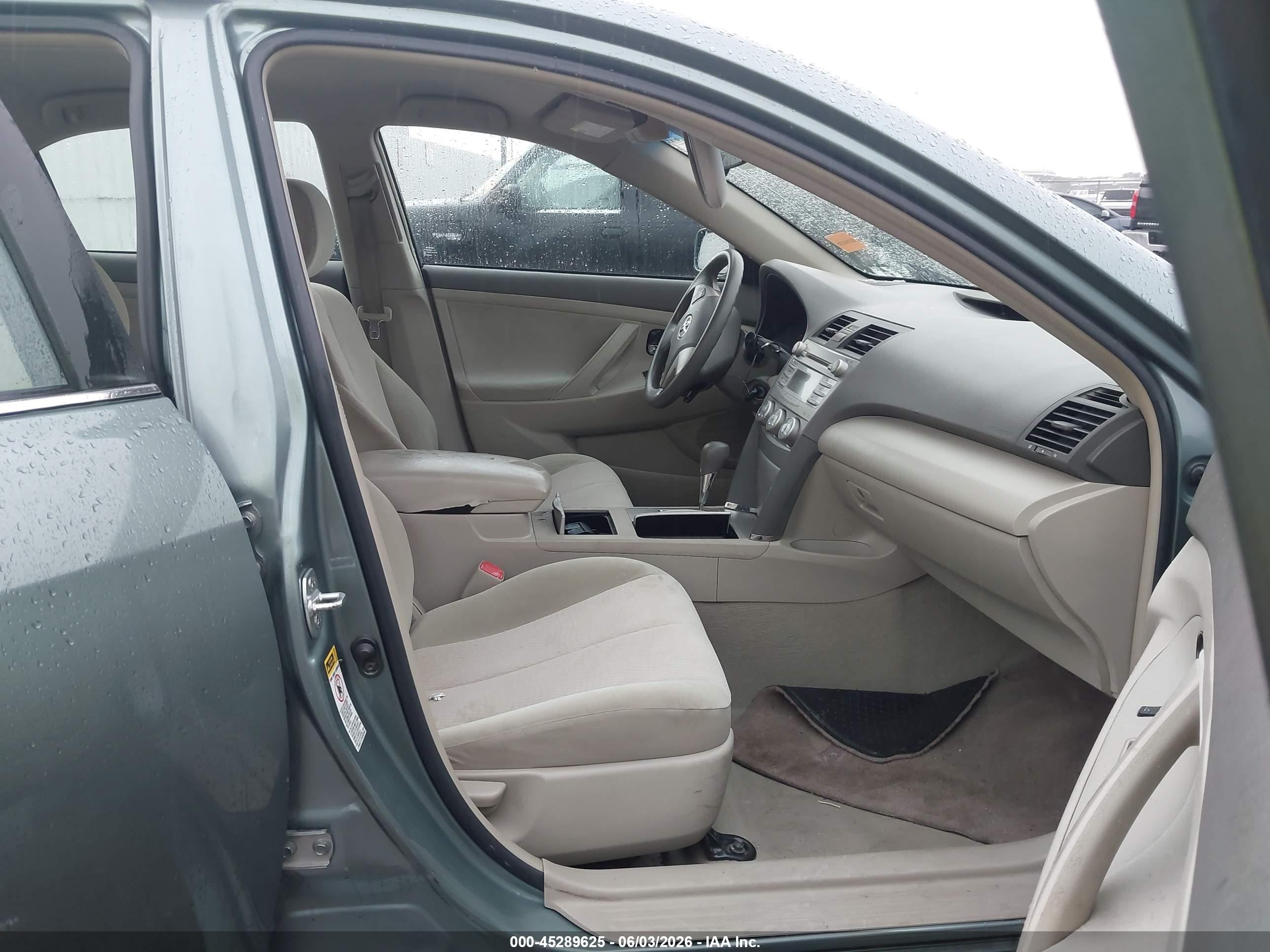 2011 Toyota Camry Le Gray vin: 4T1BF3EK6BU610253