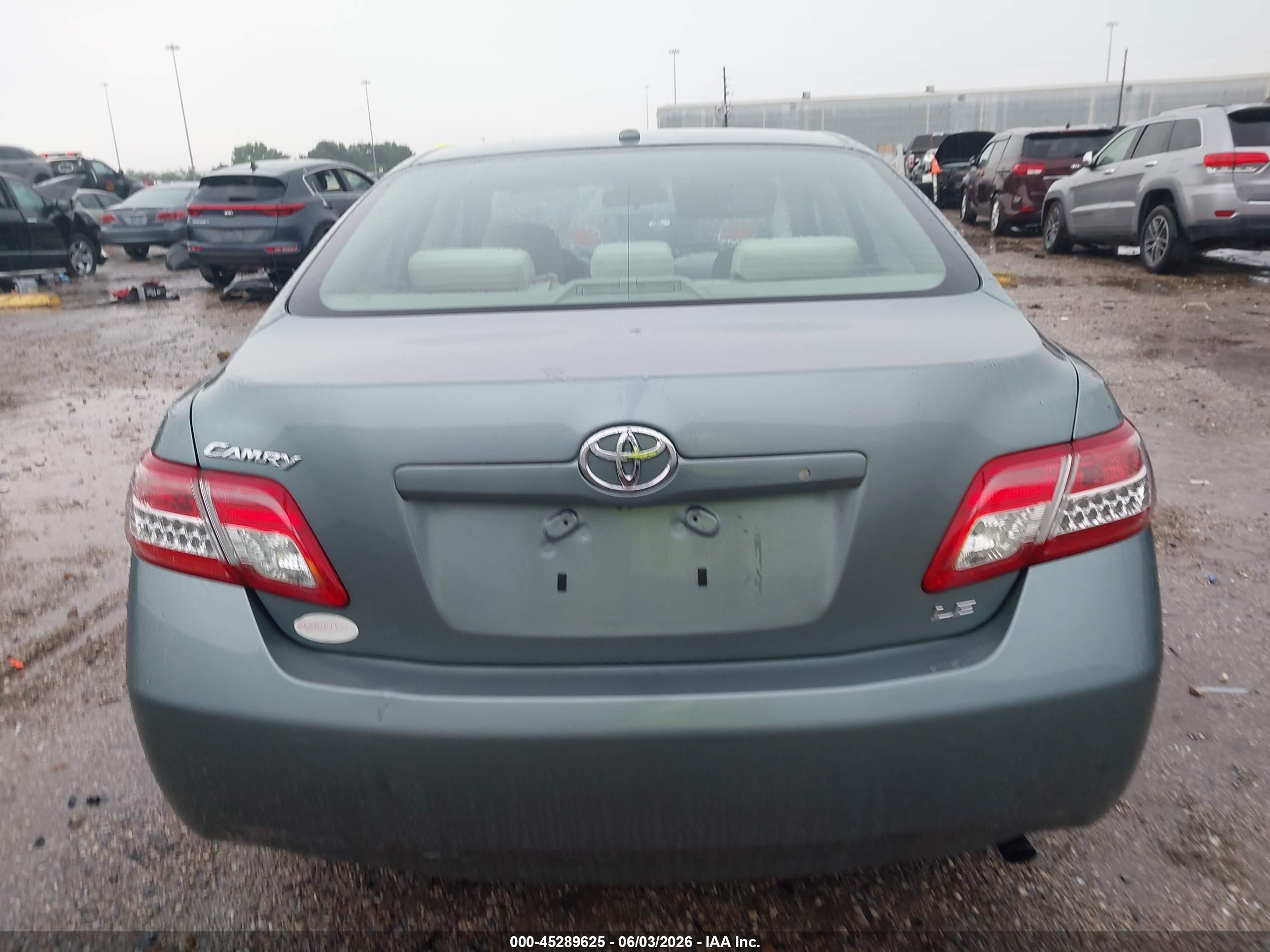 2011 Toyota Camry Le Gray vin: 4T1BF3EK6BU610253