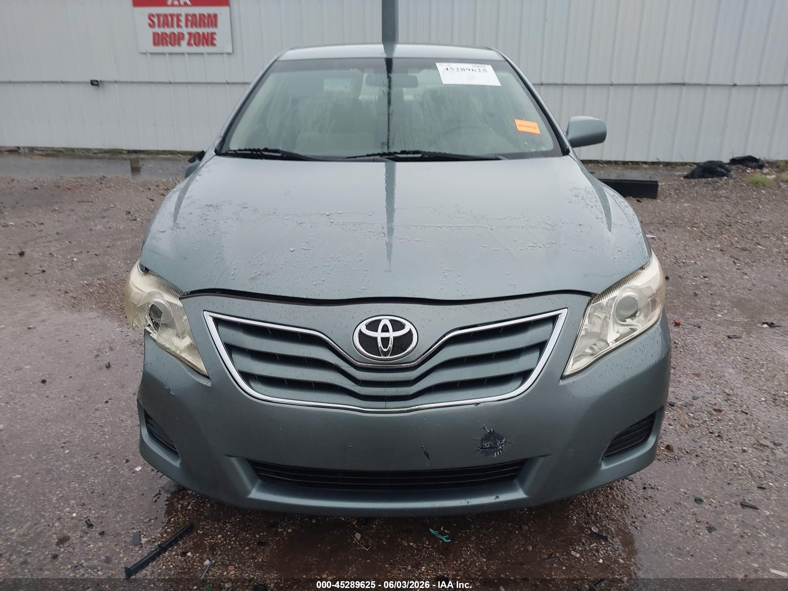 2011 Toyota Camry Le Gray vin: 4T1BF3EK6BU610253