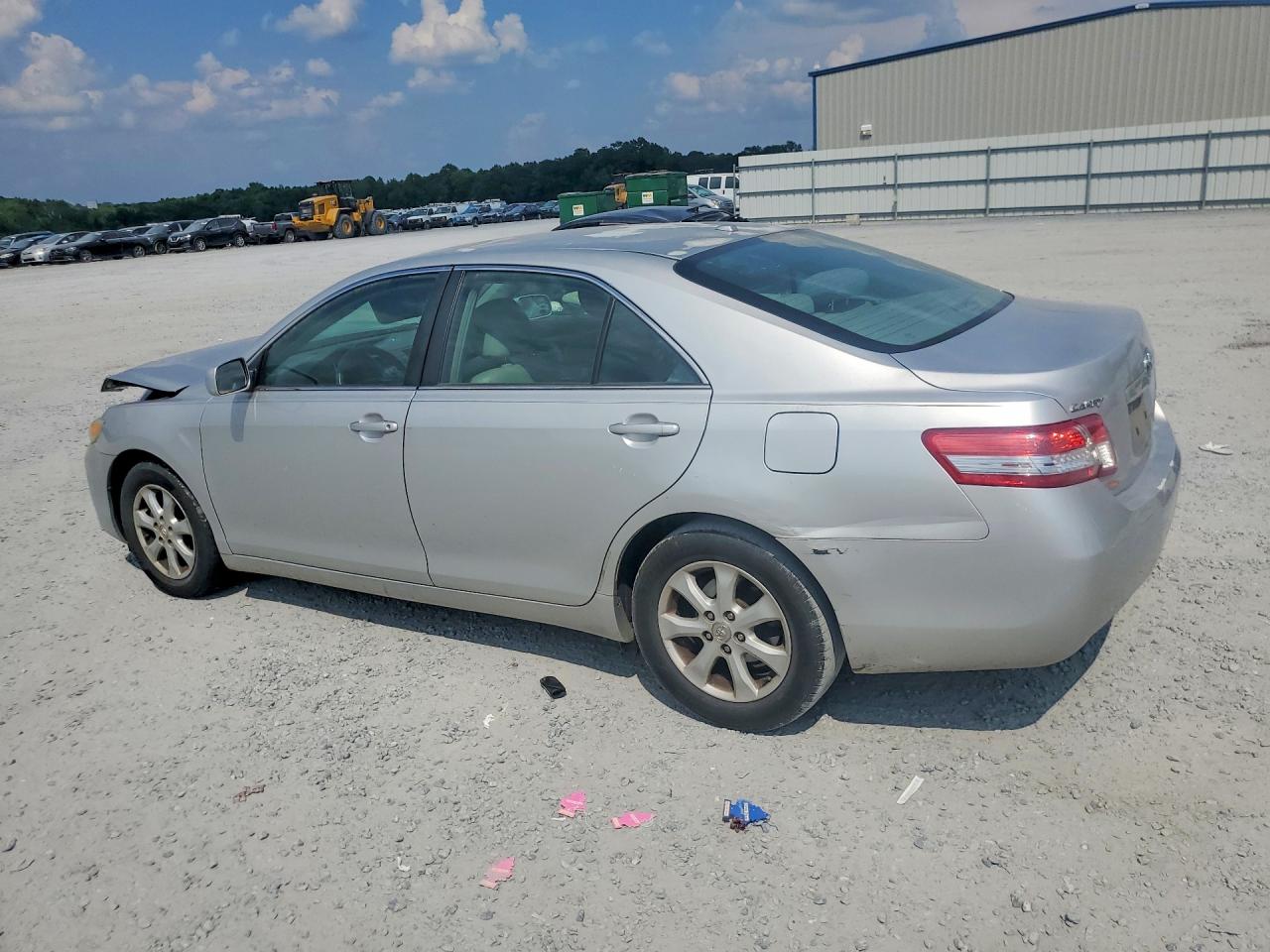 2011 Toyota Camry Le Silver vin: 4T1BF3EK6BU611001