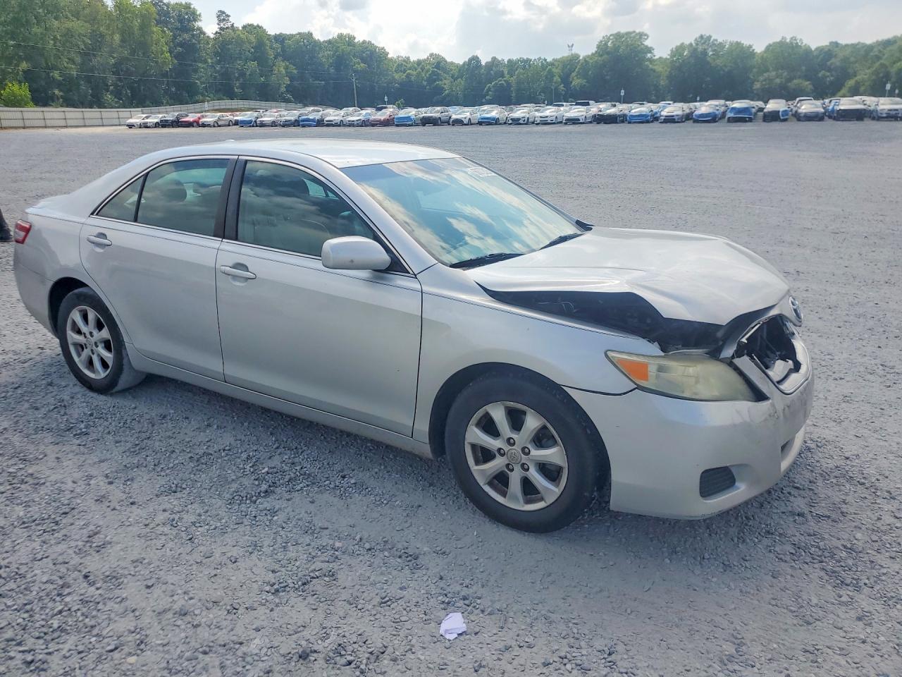 2011 Toyota Camry Le Silver vin: 4T1BF3EK6BU611001