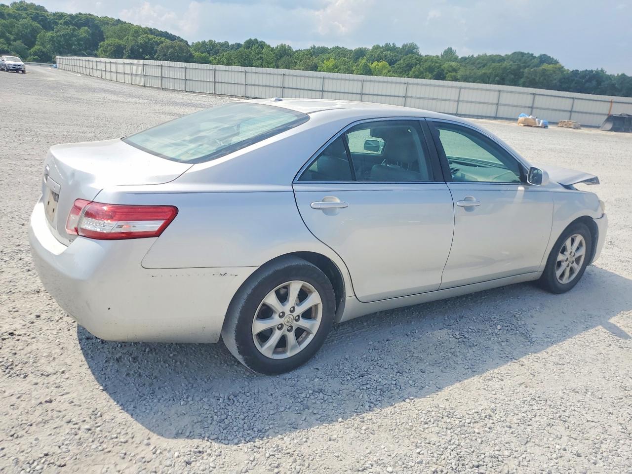 2011 Toyota Camry Le Silver vin: 4T1BF3EK6BU611001