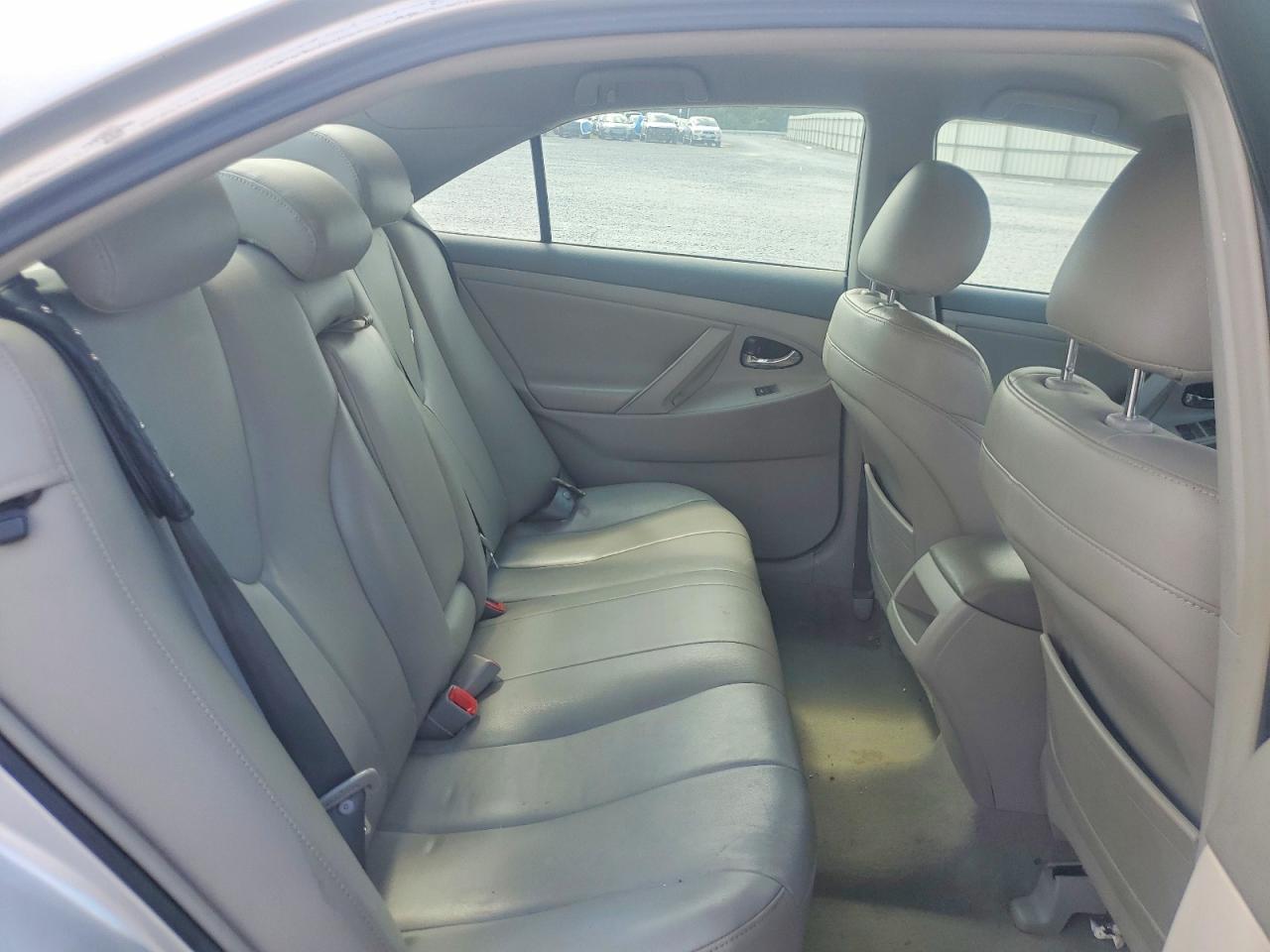 2011 Toyota Camry Le Silver vin: 4T1BF3EK6BU611001