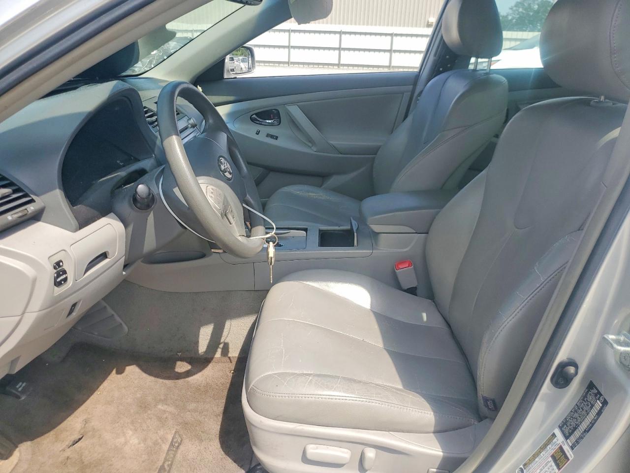 2011 Toyota Camry Le Silver vin: 4T1BF3EK6BU611001