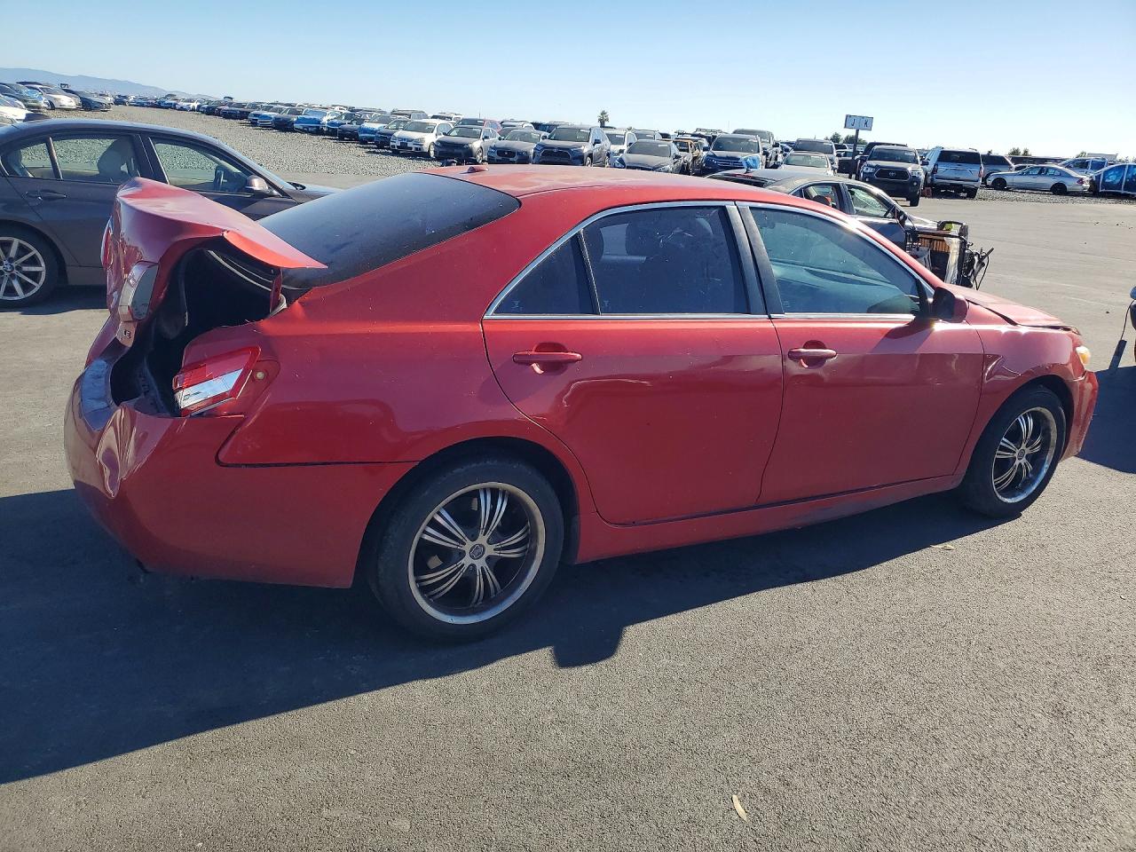 2011 Toyota Camry Le Red vin: 4T1BF3EK6BU621267