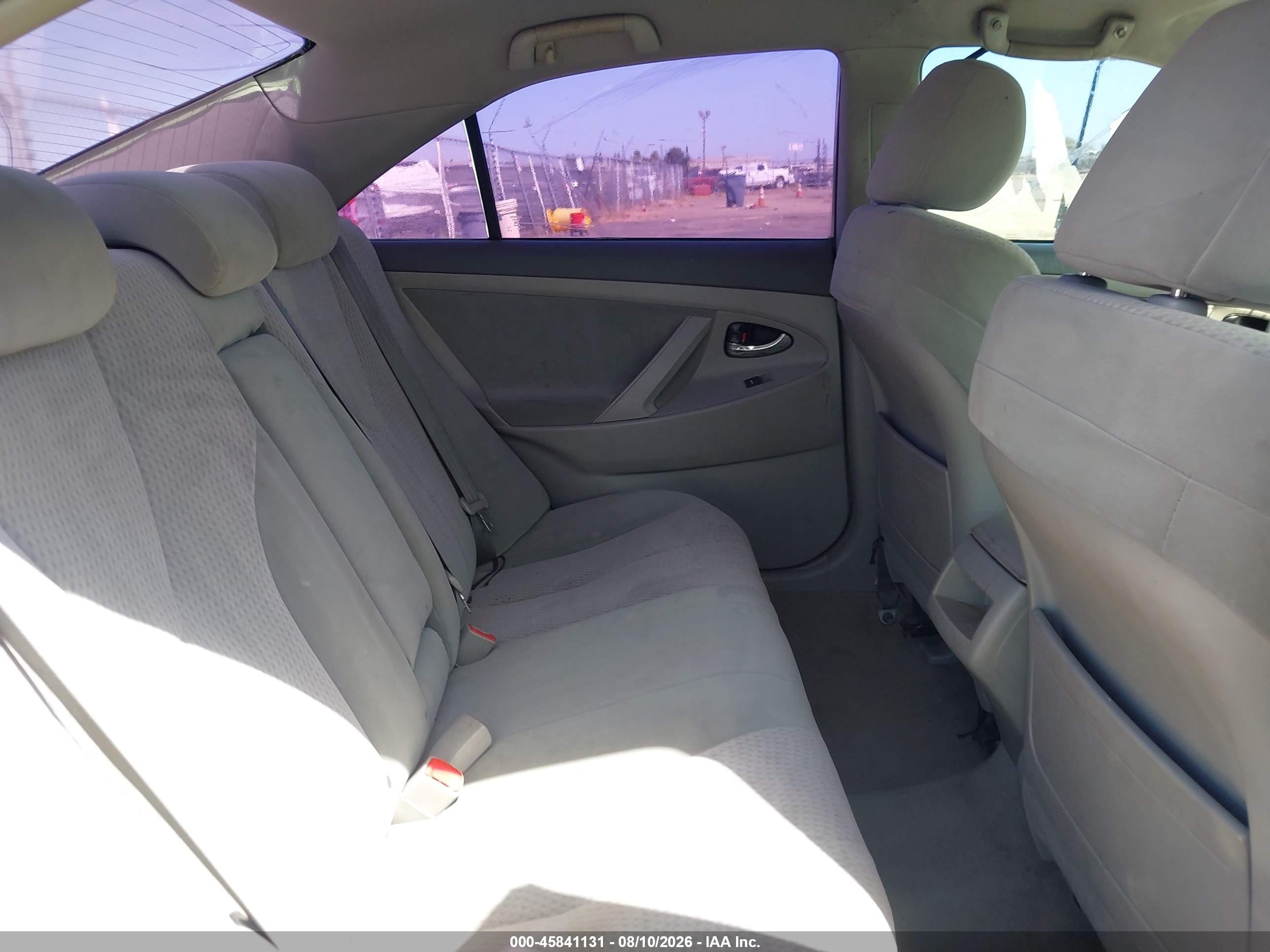 2011 Toyota Camry Le Gray vin: 4T1BF3EK6BU622418