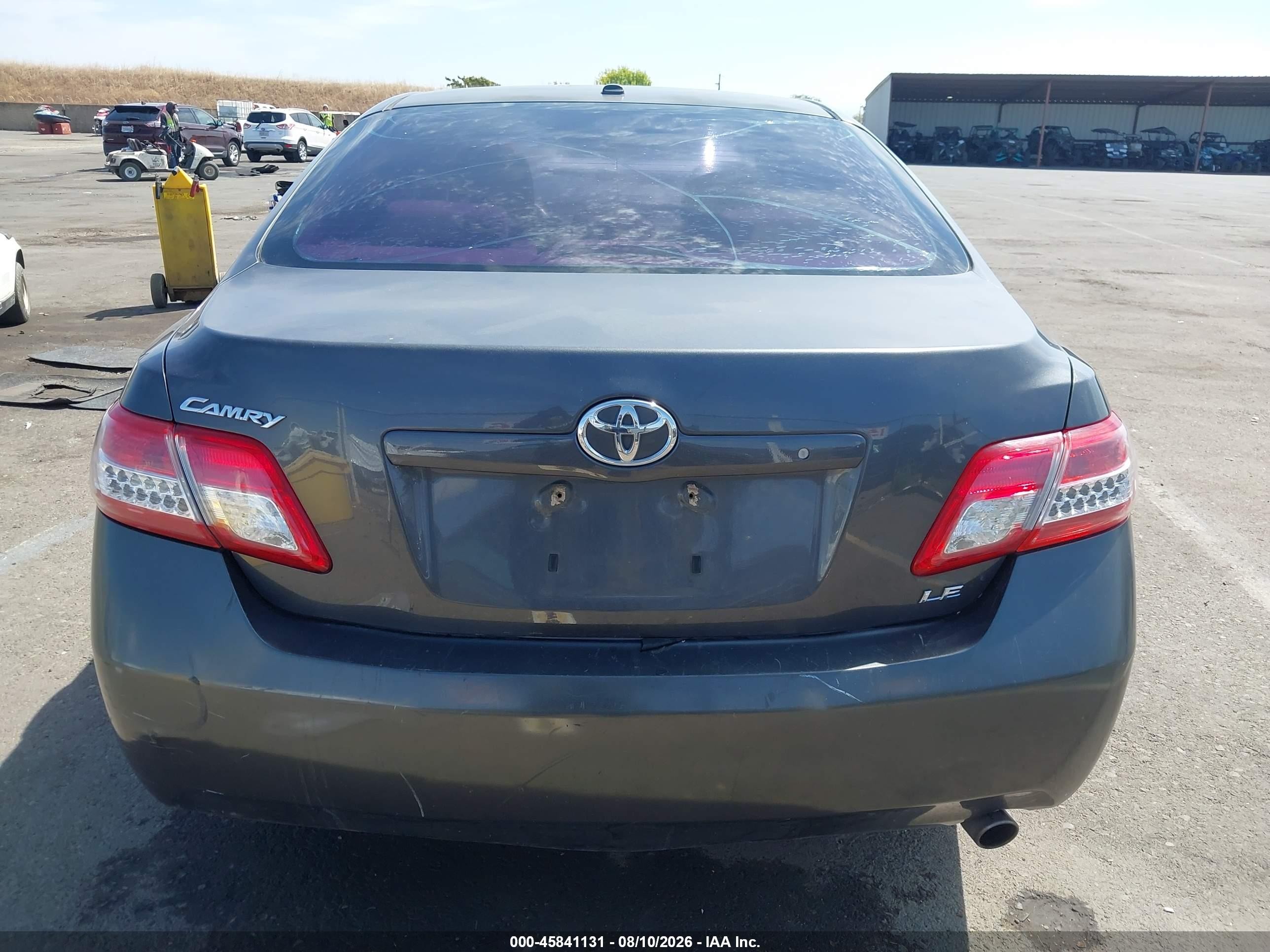 2011 Toyota Camry Le Gray vin: 4T1BF3EK6BU622418