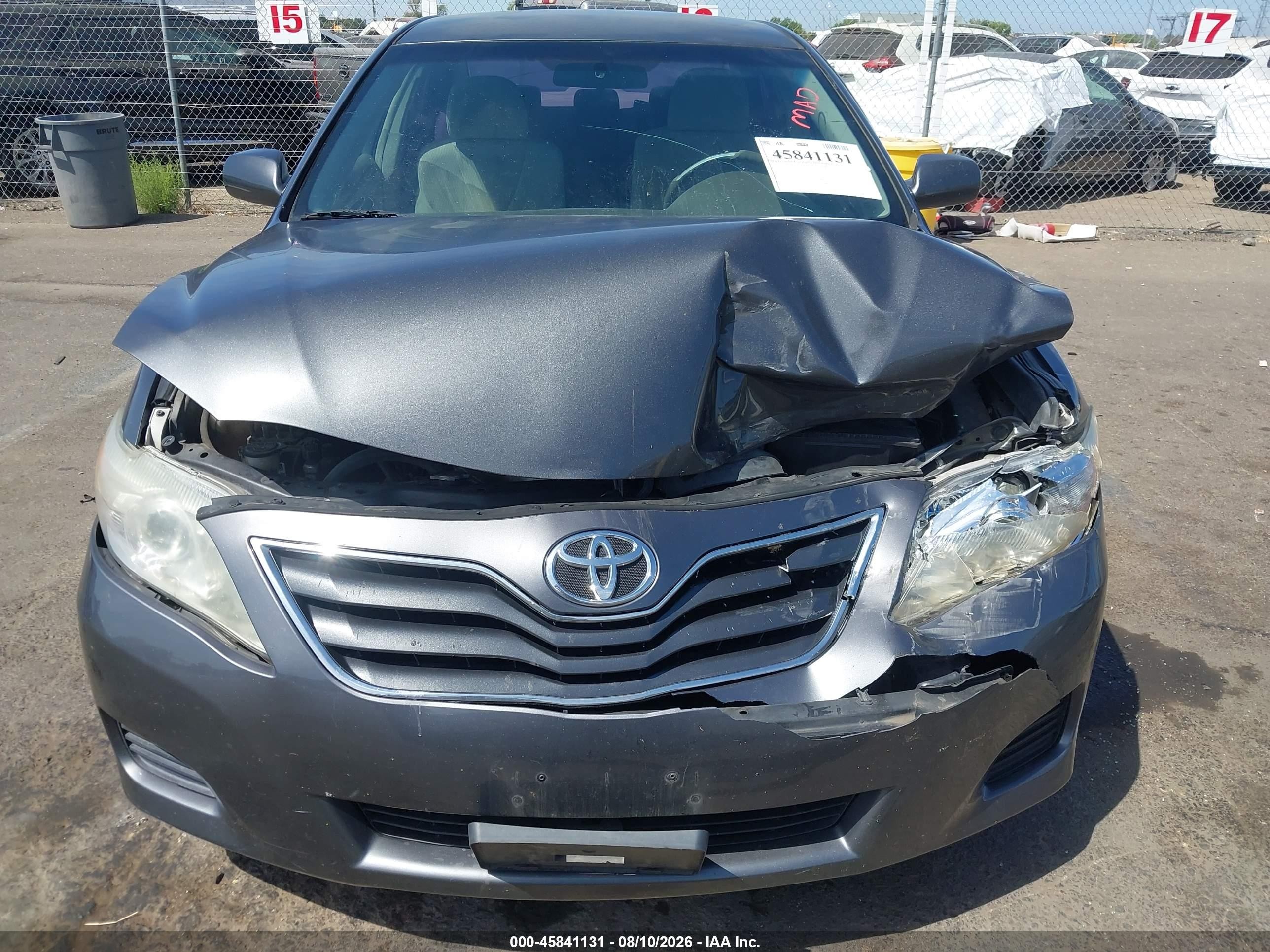 2011 Toyota Camry Le Gray vin: 4T1BF3EK6BU622418
