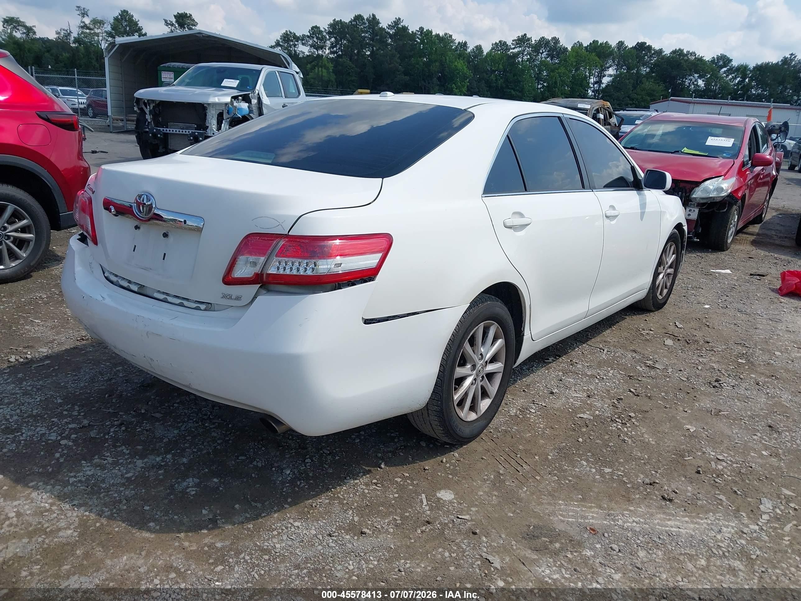 2011 Toyota Camry Xle White vin: 4T1BF3EK6BU629112