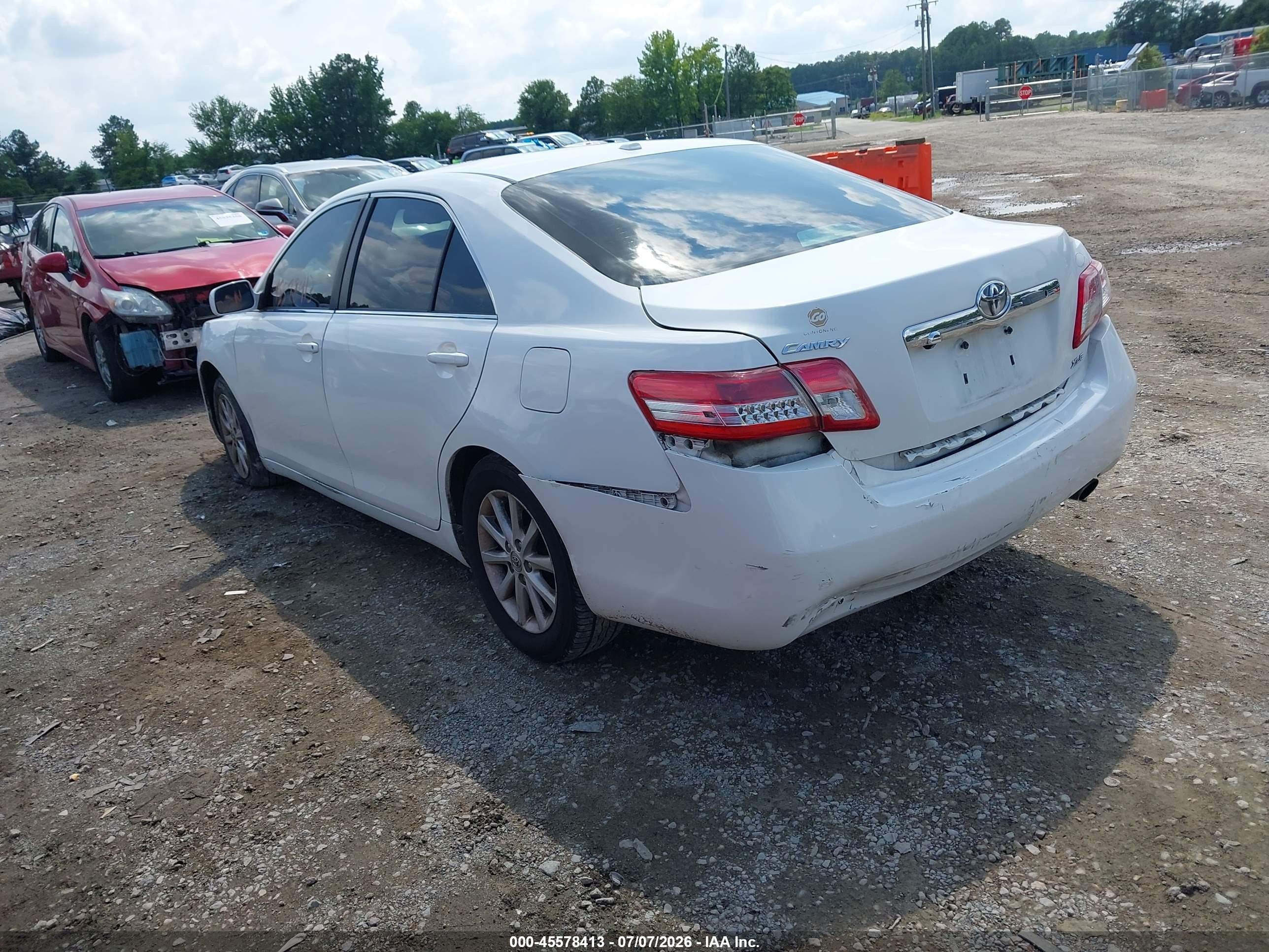 2011 Toyota Camry Xle White vin: 4T1BF3EK6BU629112