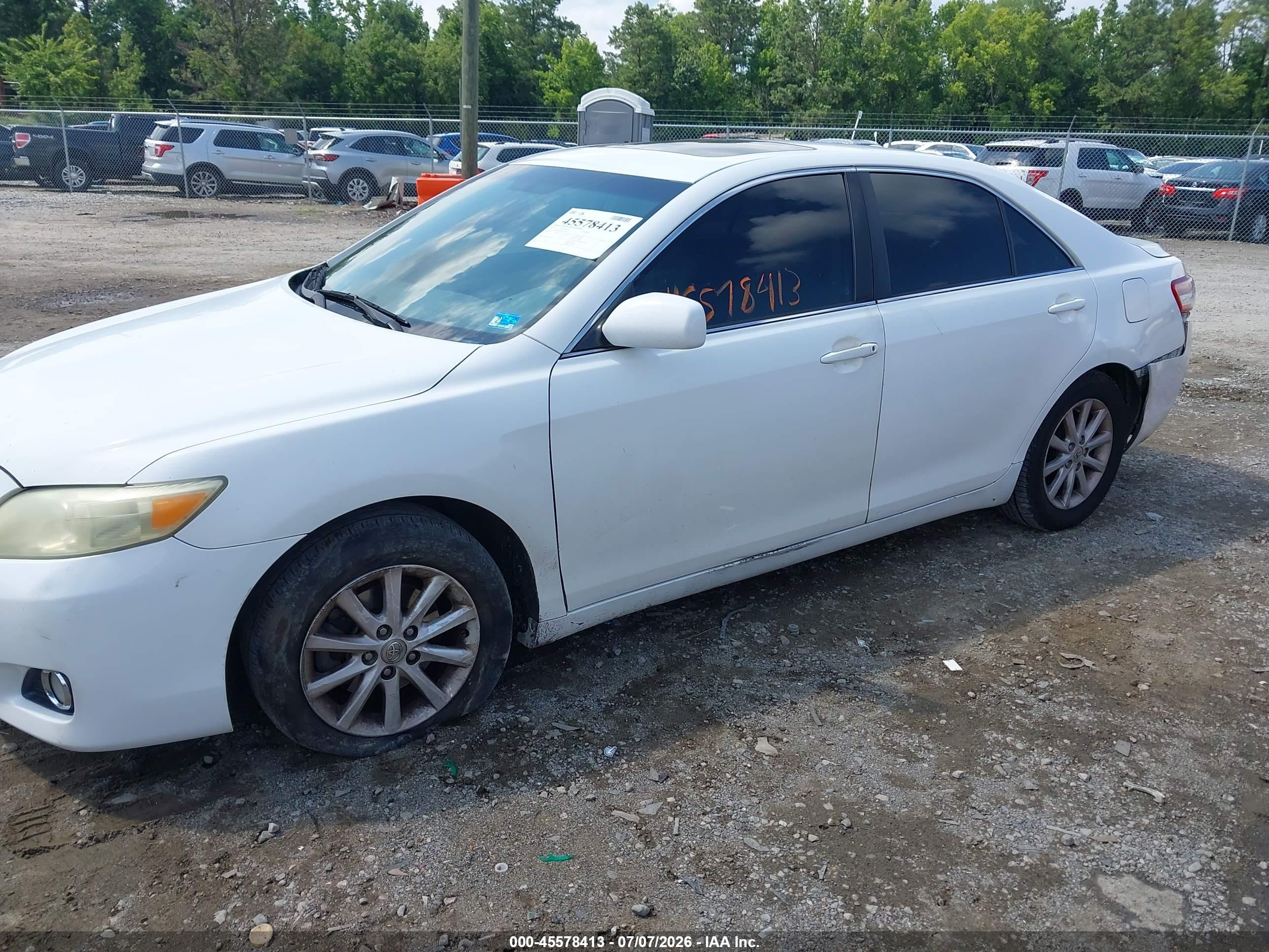 2011 Toyota Camry Xle White vin: 4T1BF3EK6BU629112