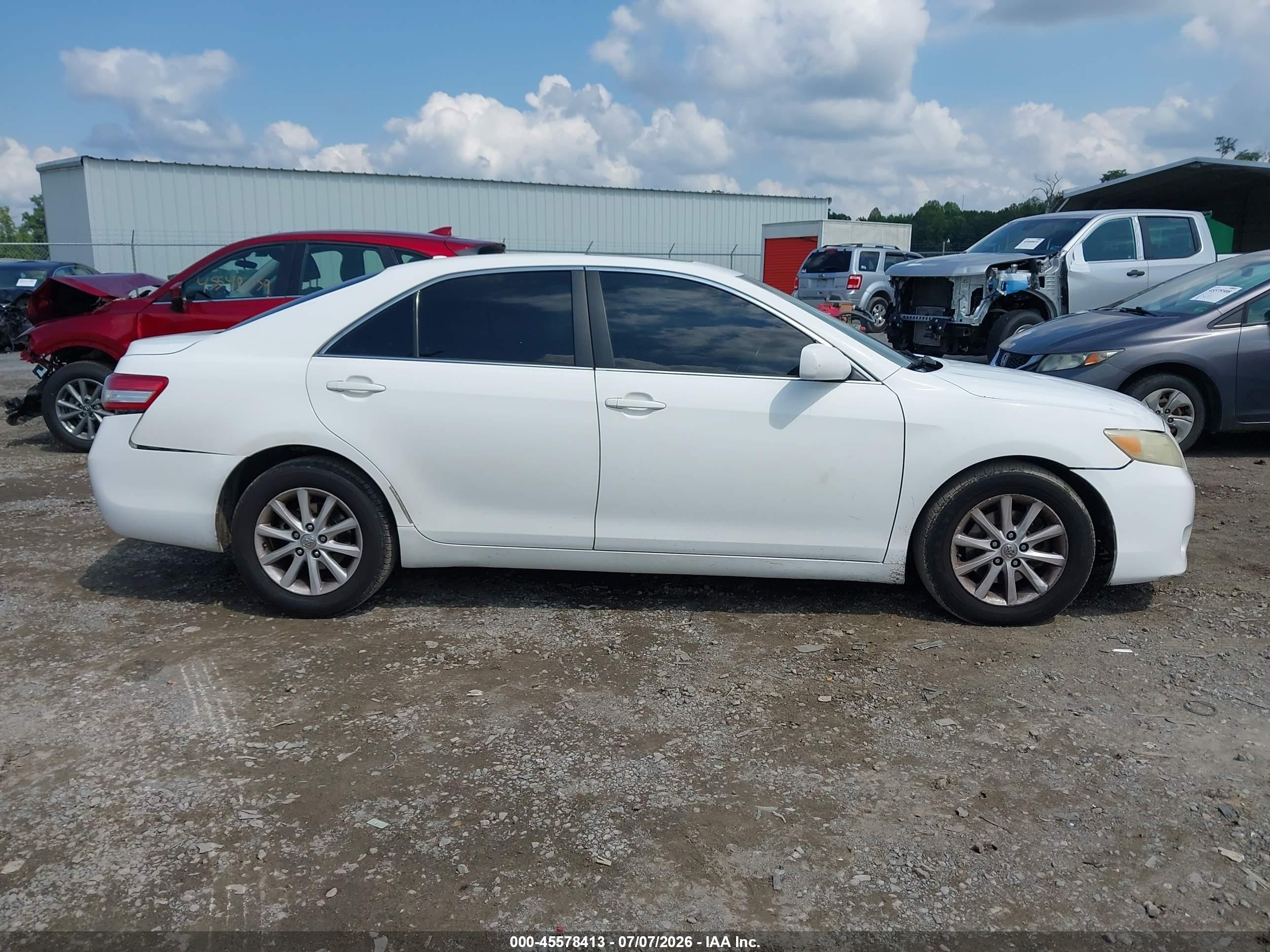 2011 Toyota Camry Xle White vin: 4T1BF3EK6BU629112