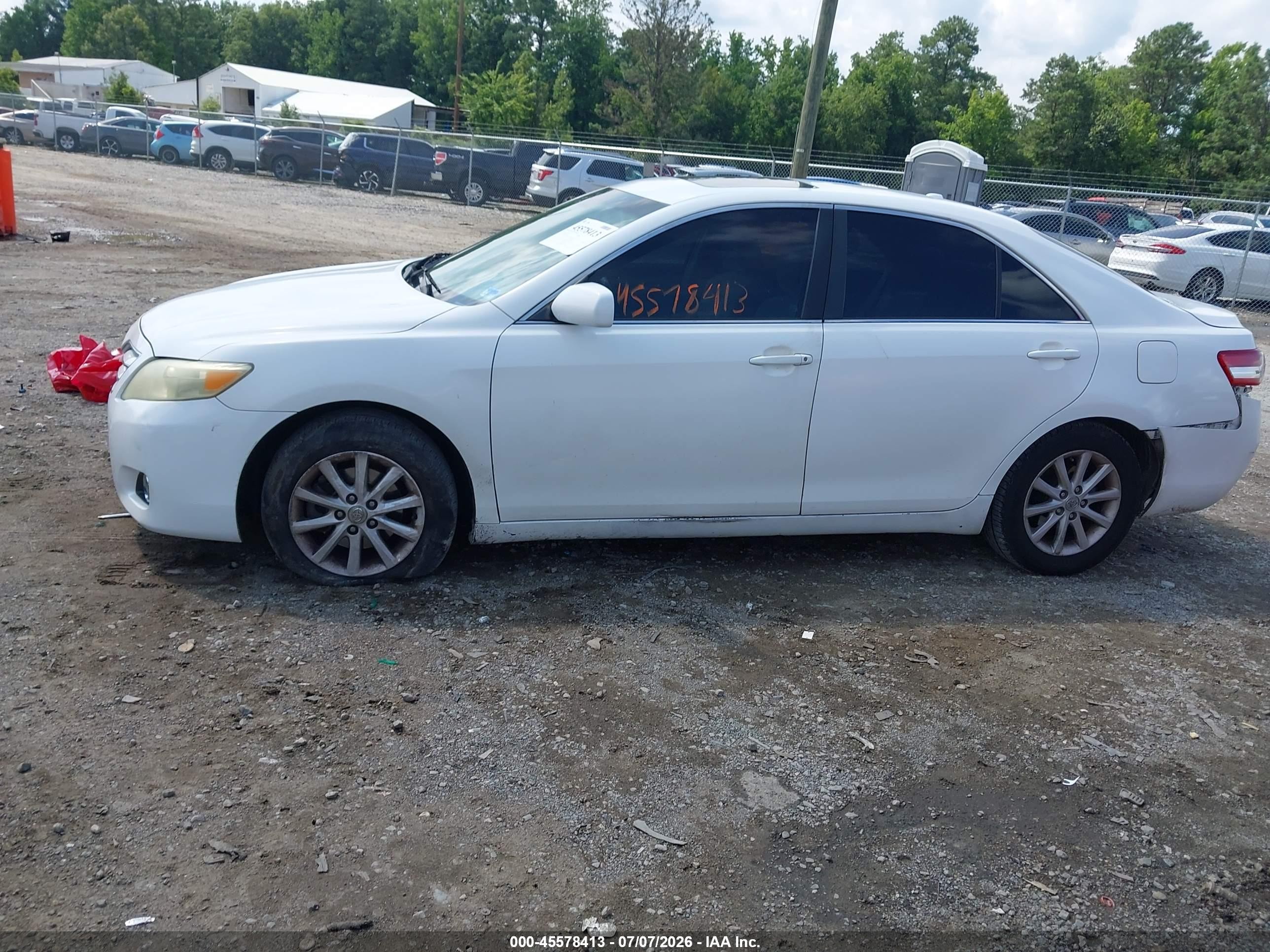 2011 Toyota Camry Xle White vin: 4T1BF3EK6BU629112