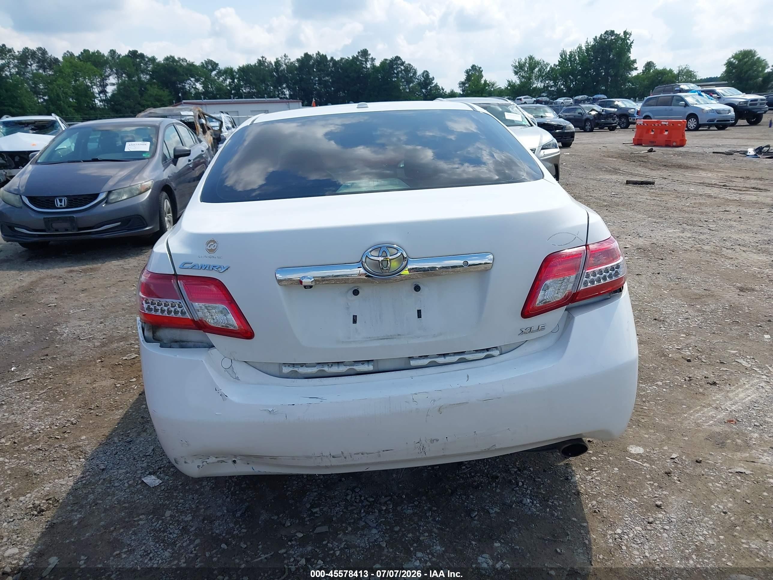 2011 Toyota Camry Xle White vin: 4T1BF3EK6BU629112