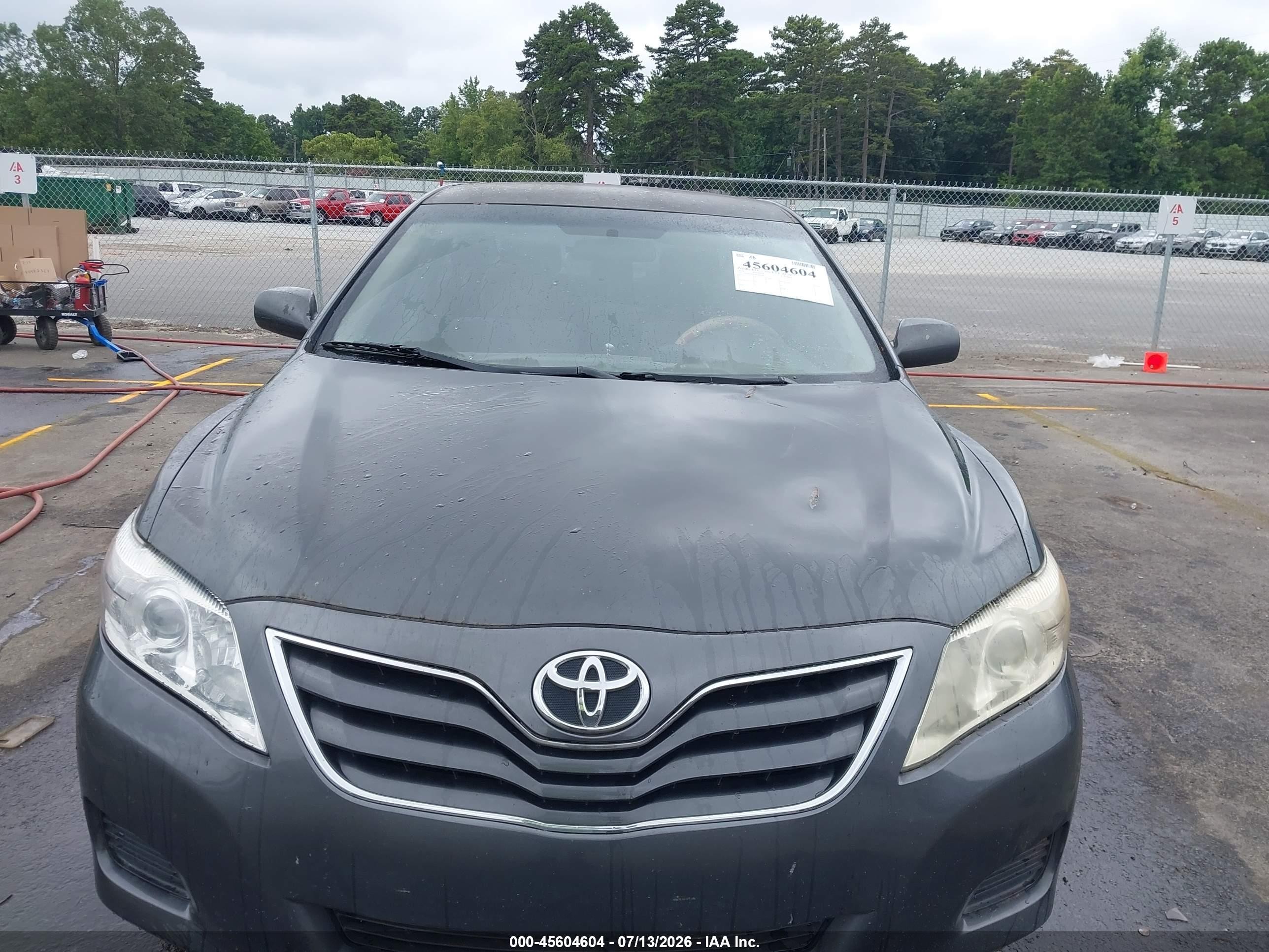 2011 Toyota Camry Le Gray vin: 4T1BF3EK6BU636643