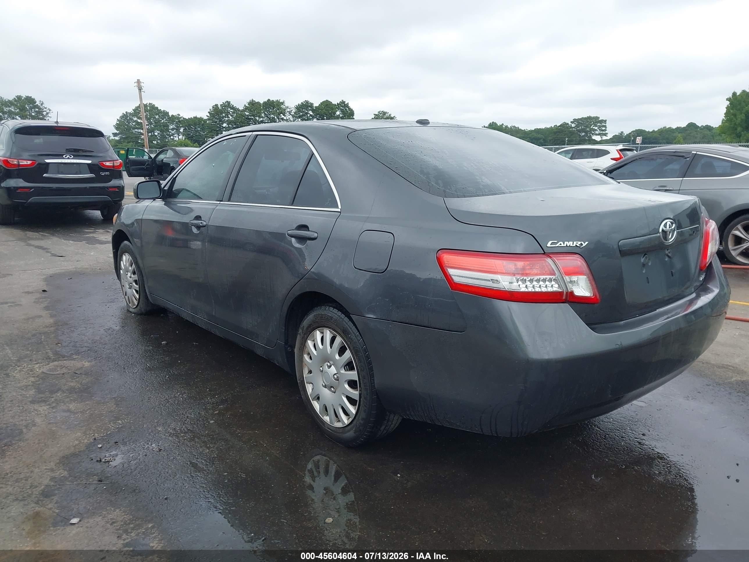 2011 Toyota Camry Le Gray vin: 4T1BF3EK6BU636643