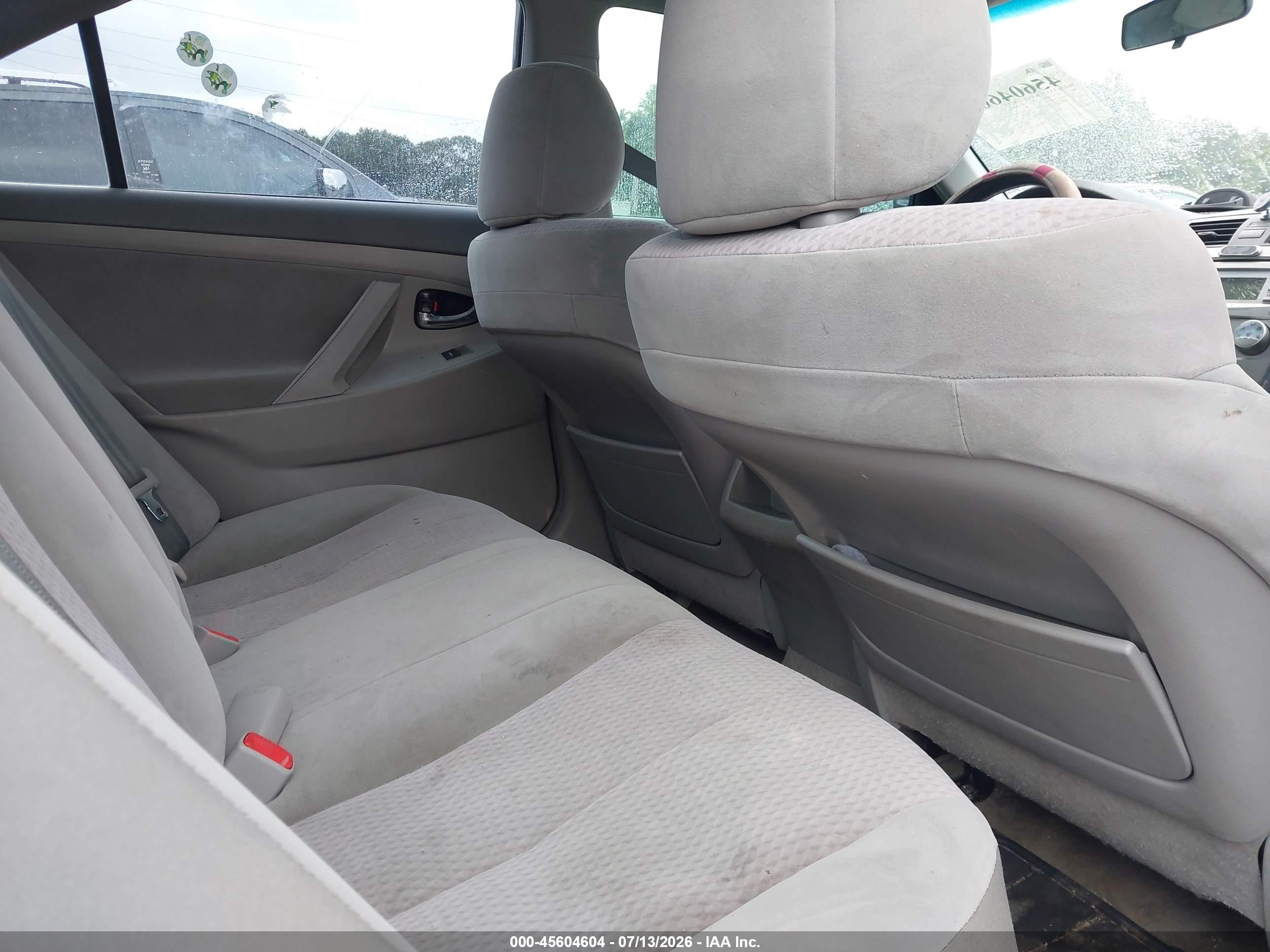 2011 Toyota Camry Le Gray vin: 4T1BF3EK6BU636643