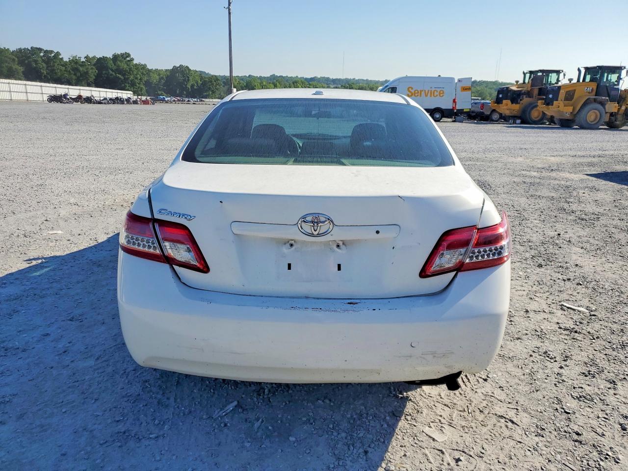 2011 Toyota Camry Base White vin: 4T1BF3EK6BU644841