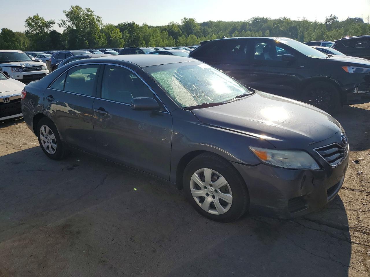 2011 Toyota Camry Le Gray vin: 4T1BF3EK6BU647786