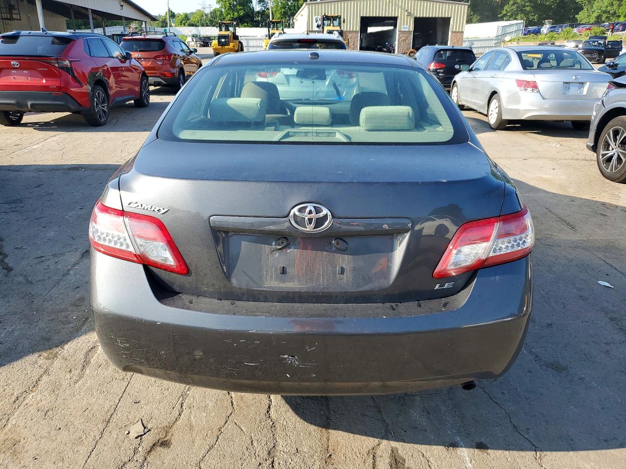 2011 Toyota Camry Le Gray vin: 4T1BF3EK6BU647786