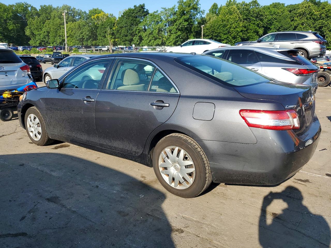 2011 Toyota Camry Le Gray vin: 4T1BF3EK6BU647786
