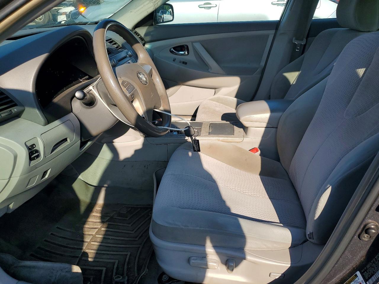 2011 Toyota Camry Le Gray vin: 4T1BF3EK6BU647786