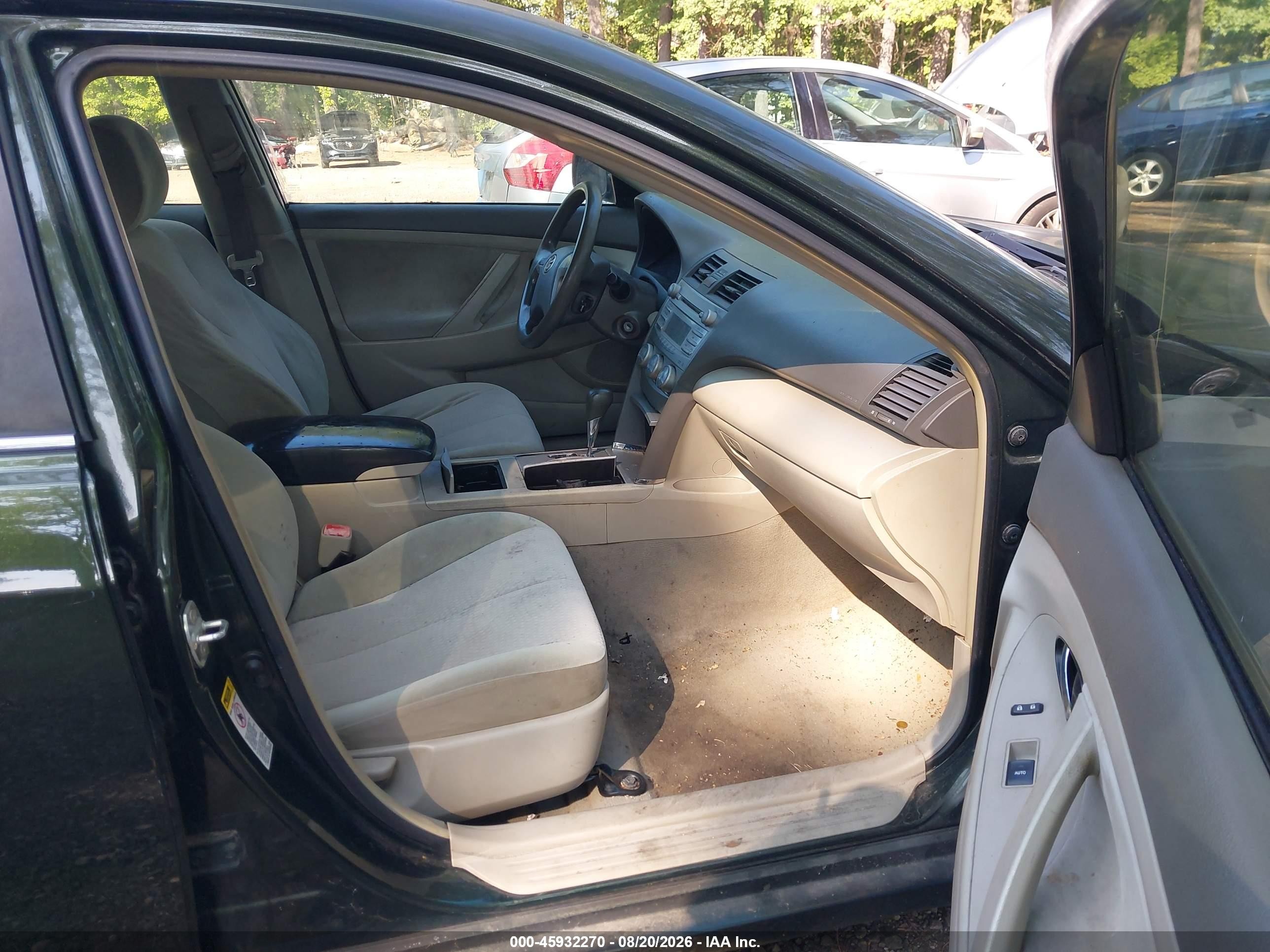 2011 Toyota Camry Le Green vin: 4T1BF3EK6BU652230