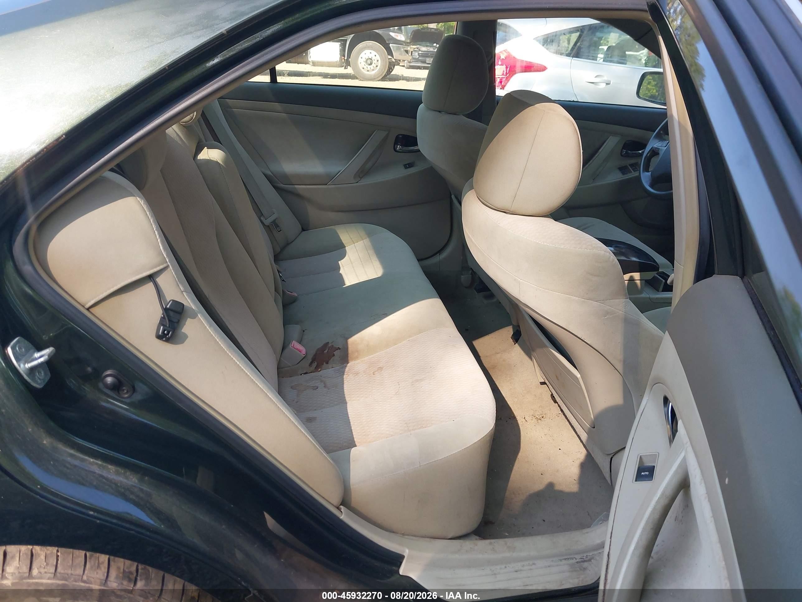 2011 Toyota Camry Le Green vin: 4T1BF3EK6BU652230