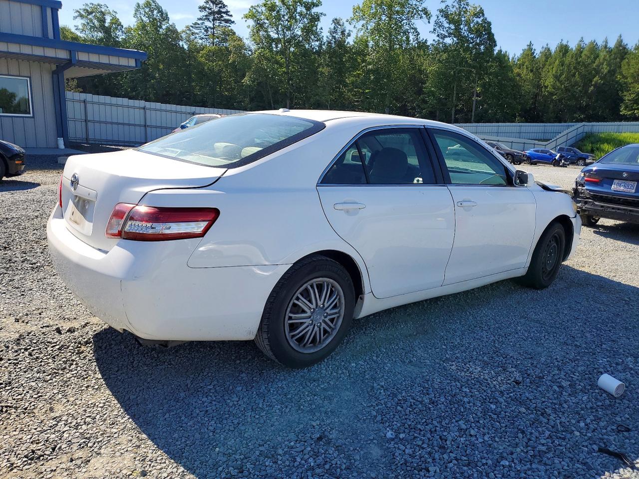 2011 Toyota Camry Base White vin: 4T1BF3EK6BU652468